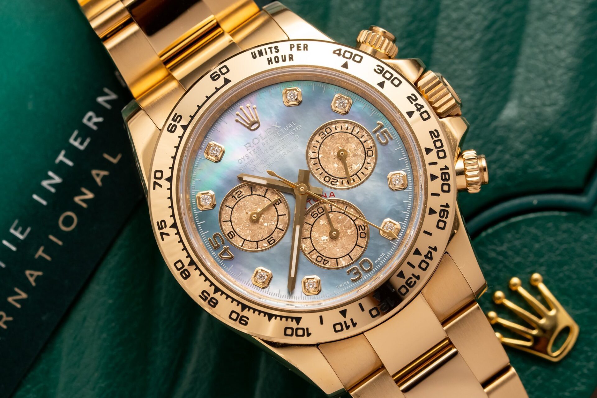 Rolex Daytona Yellow Gold Custom Purple MOP Dial Best Replica 40mm - Image 4
