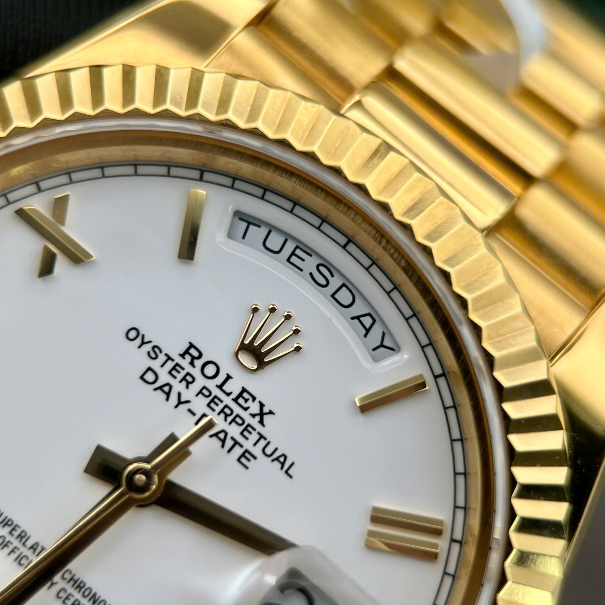 Rolex Day-Date 228238-0042 White Roman Dial 18K Gold Wrapped GMF V3 Best Replica 40mm - Image 7