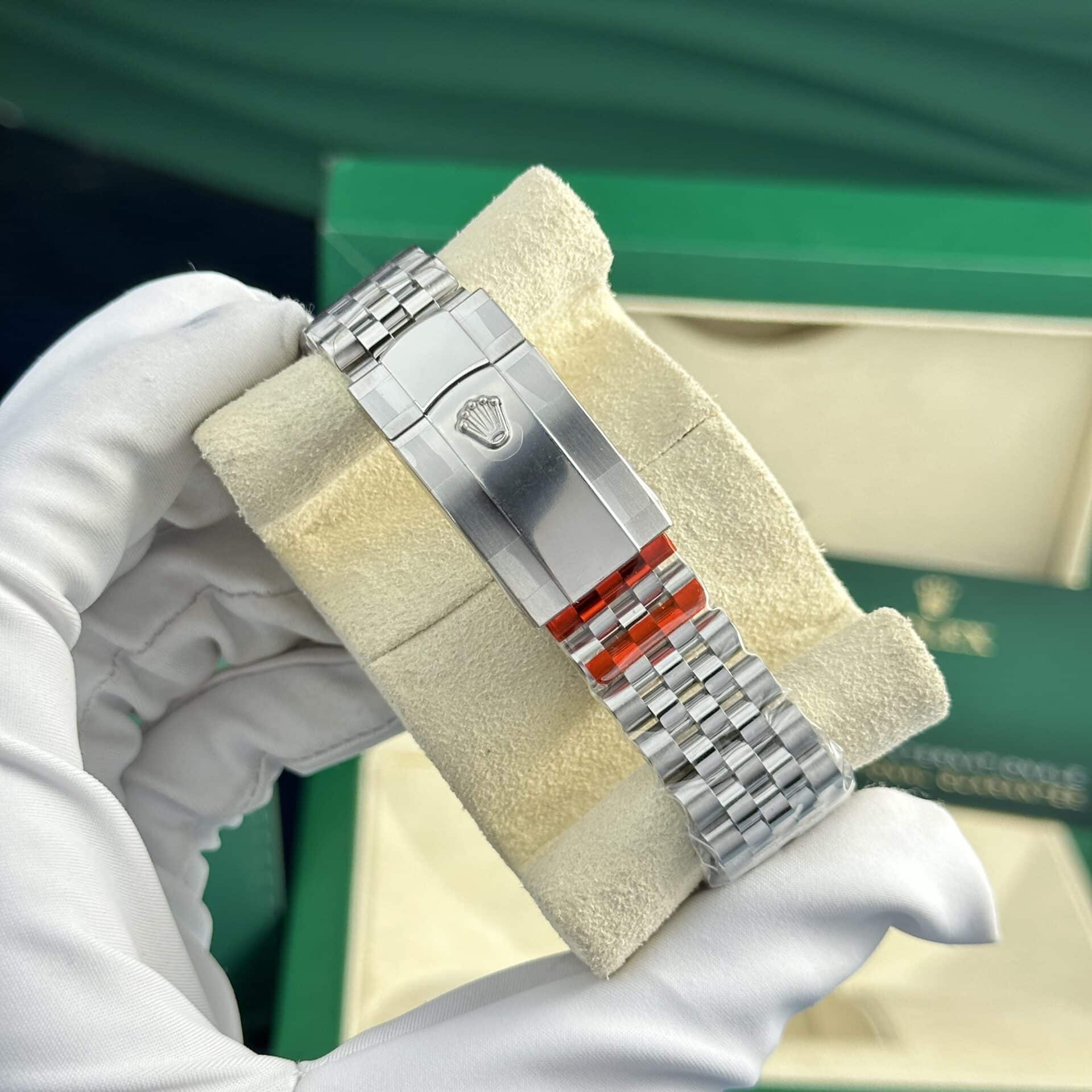 Rolex Datejust 126300-0002 Blue Luminous Dial Smooth Bezel Jubilee Best Replica VSF 41mm - Image 8