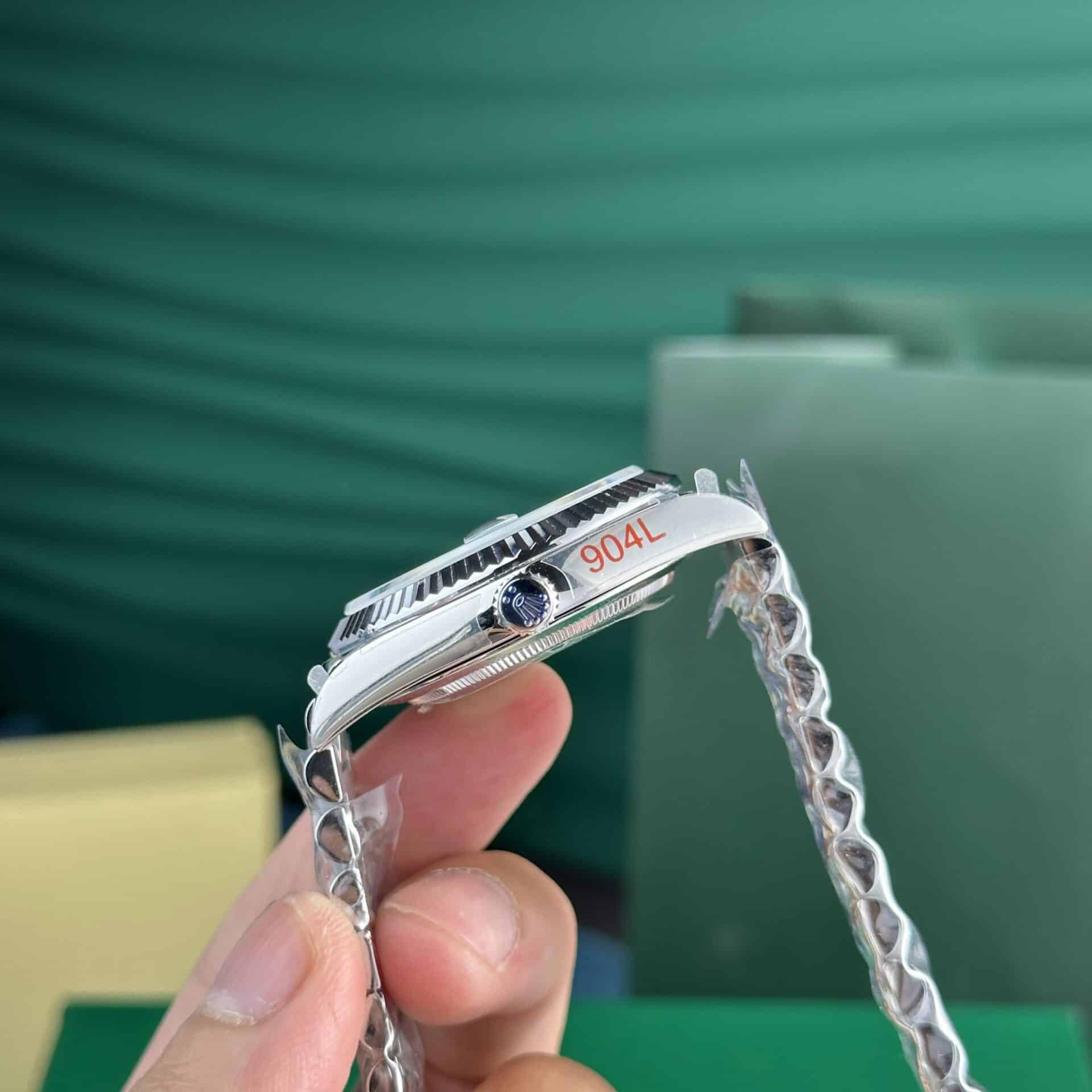 Rolex Day-Date 228236-0006 Ice Blue Diamond Dial 177g GMF V3 Best Replica 40mm - Image 7