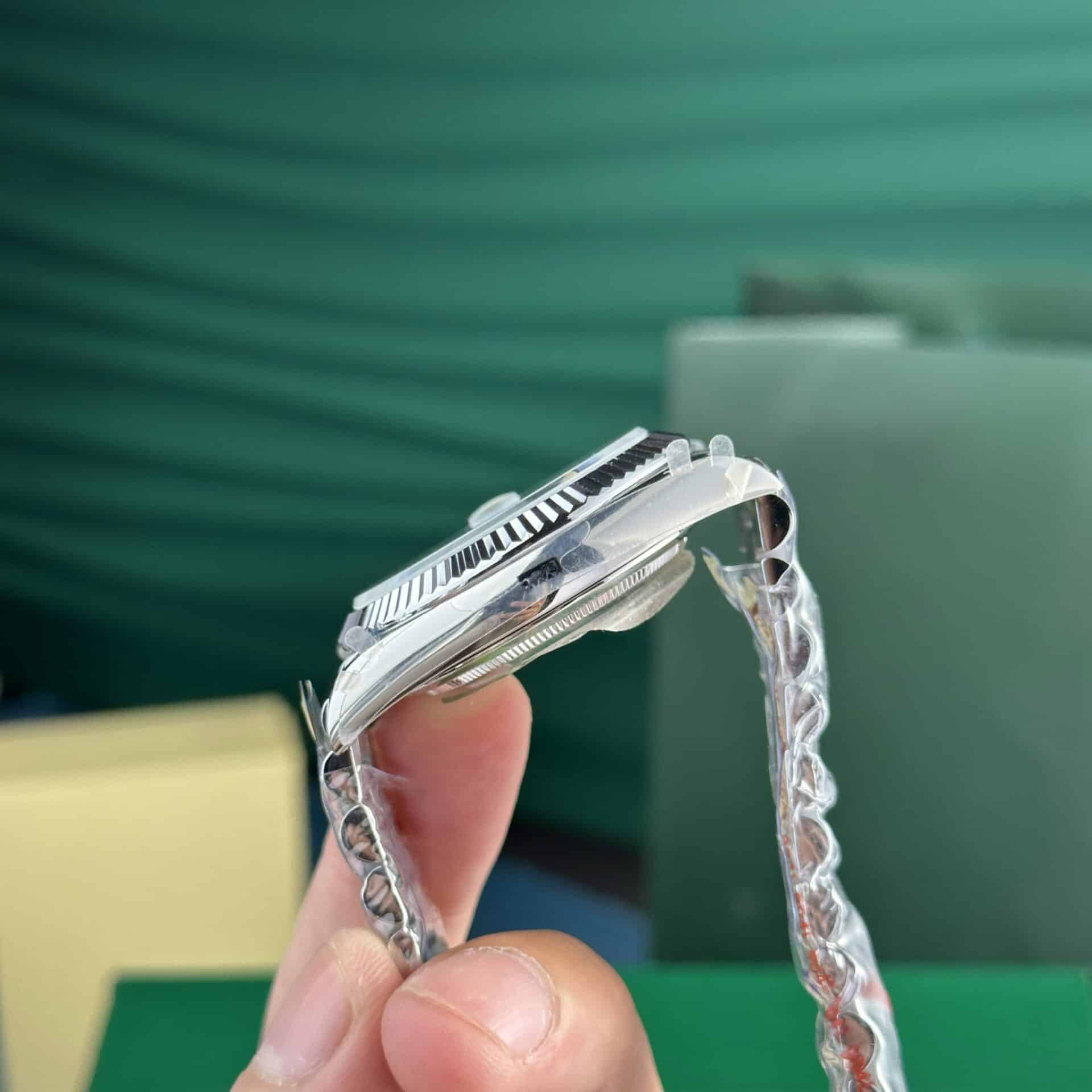 Rolex Day-Date 228236-0006 Ice Blue Diamond Dial 177g GMF V3 Best Replica 40mm - Image 8