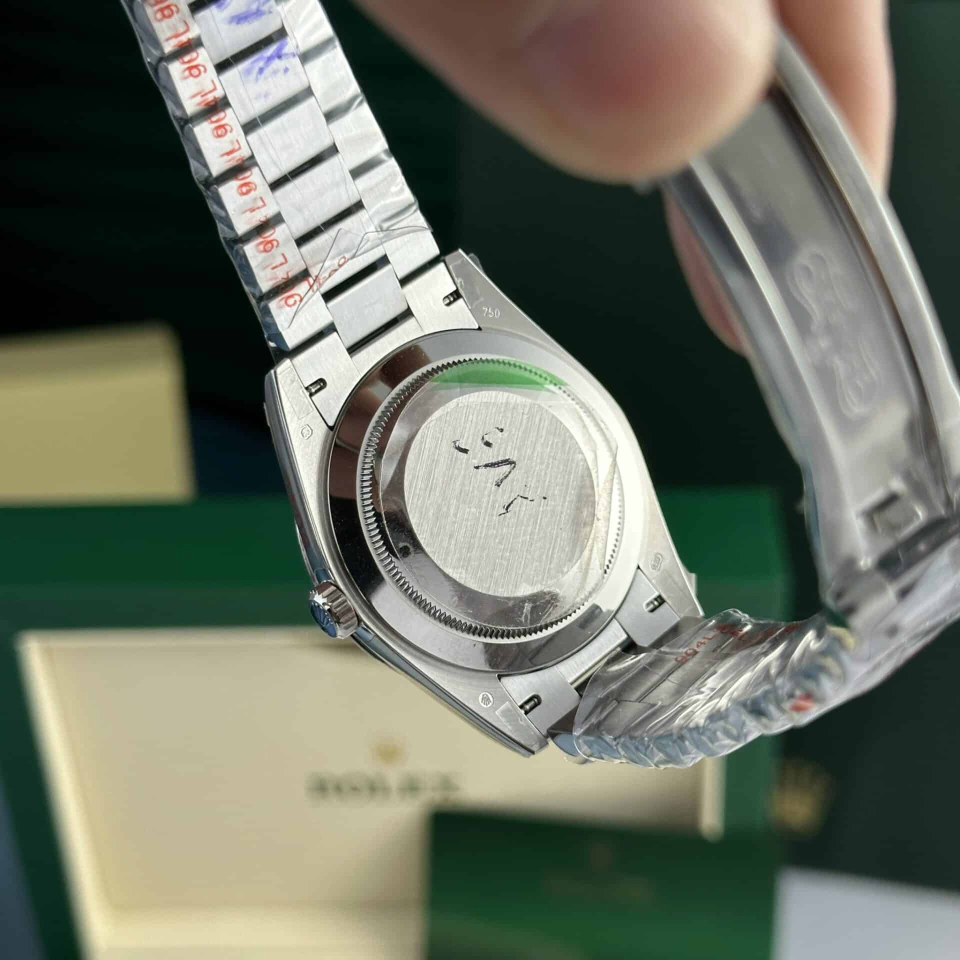 Rolex Day-Date 228236-0006 Ice Blue Diamond Dial 177g GMF V3 Best Replica 40mm - Image 9