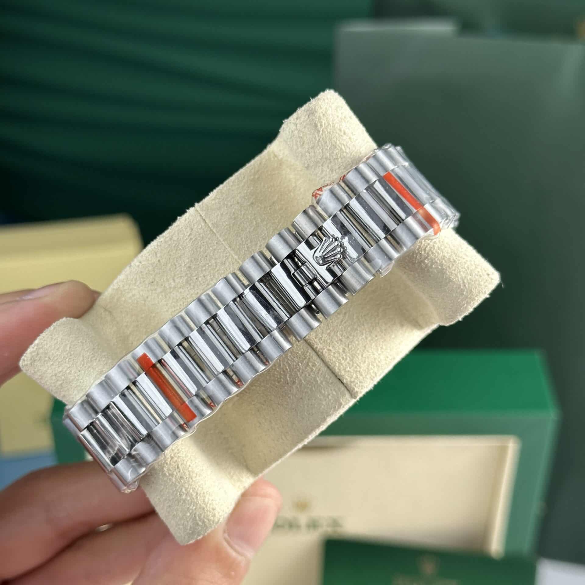 Rolex Day-Date 228236-0006 Ice Blue Diamond Dial 177g GMF V3 Best Replica 40mm - Image 11