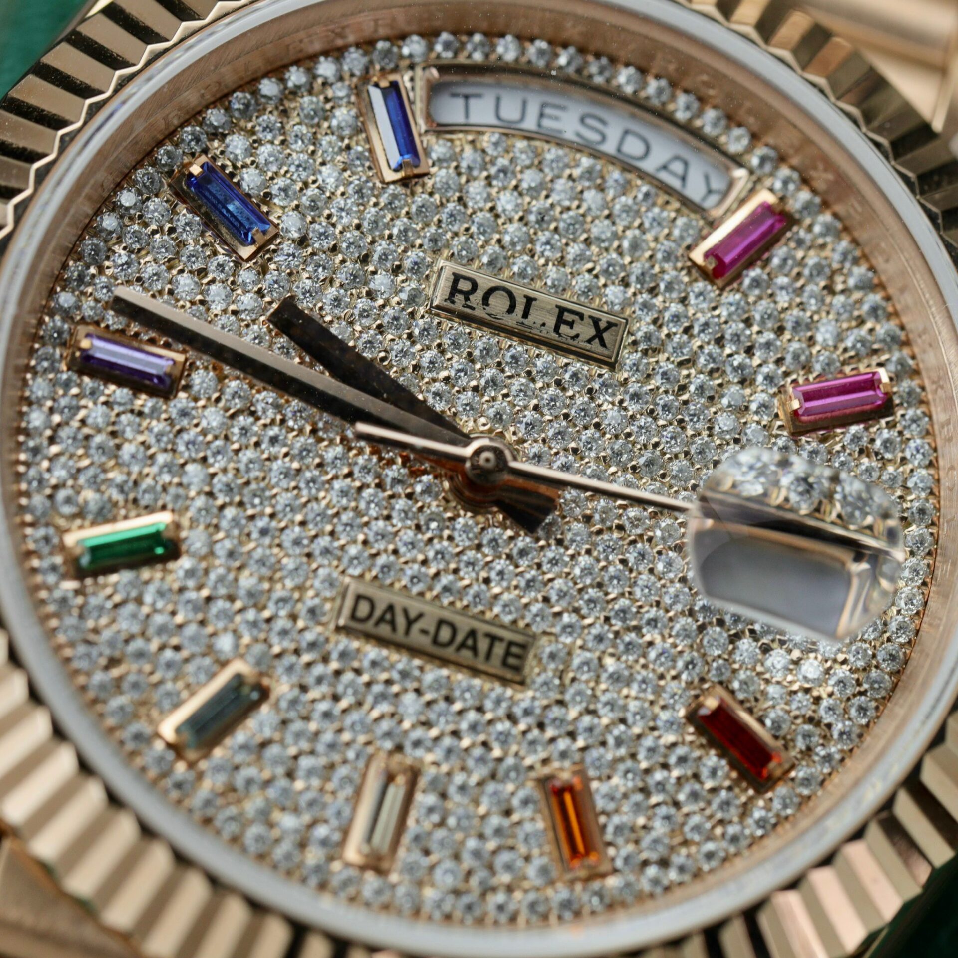 Rolex Day-Date 40 228235 Rose Gold Custom Moissanite Rainbow Dial Best Replica - Image 4