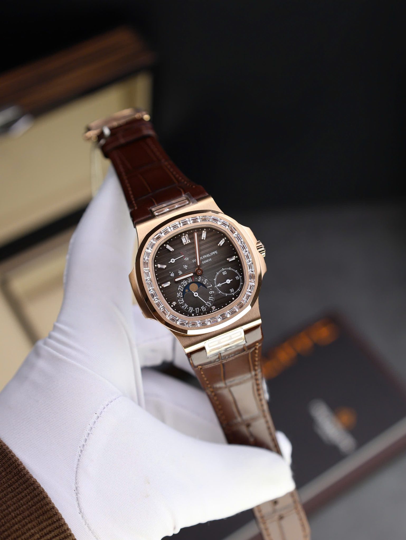 Patek Philippe Nautilus 5724R-001 Rose Gold Grey Dial 1:1 Replica PPF V3 40mm - Image 2