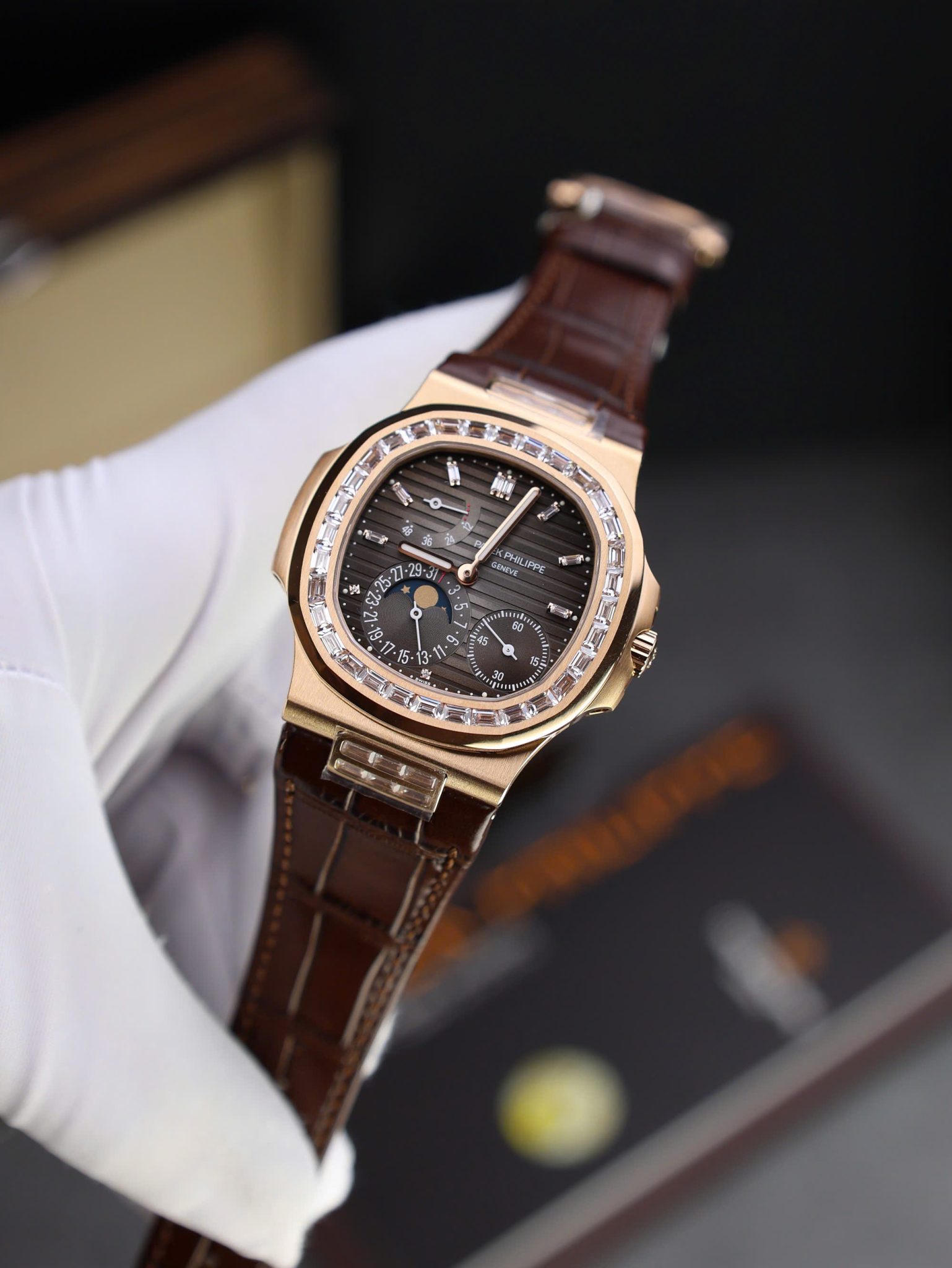 Patek Philippe Nautilus 5724R-001 Rose Gold Grey Dial 1:1 Replica PPF V3 40mm - Image 3