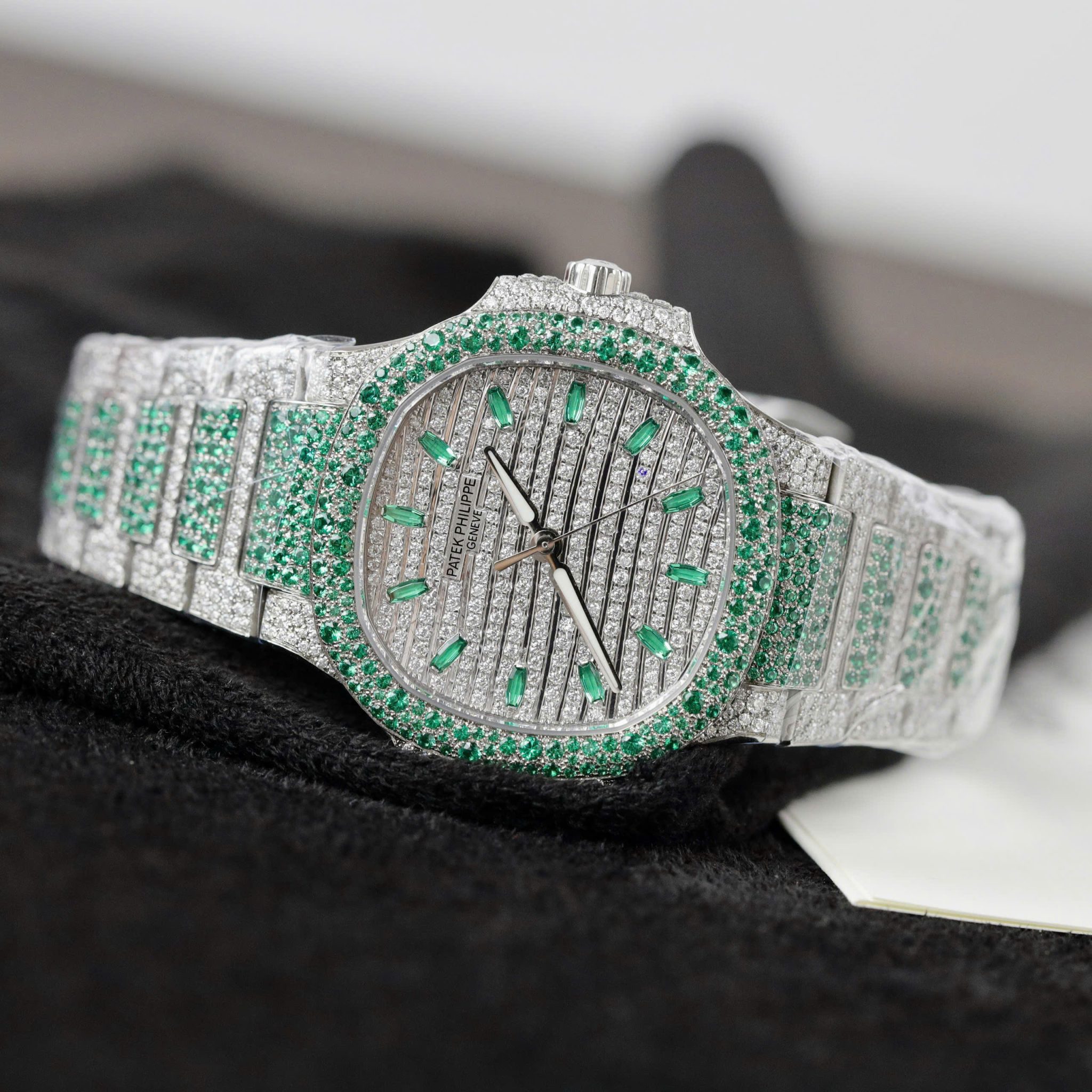Patek Philippe Ladies Natilus 7118/1453G-001 Iced Out Moissanite Green Best Replica 35.2mm - Image 5