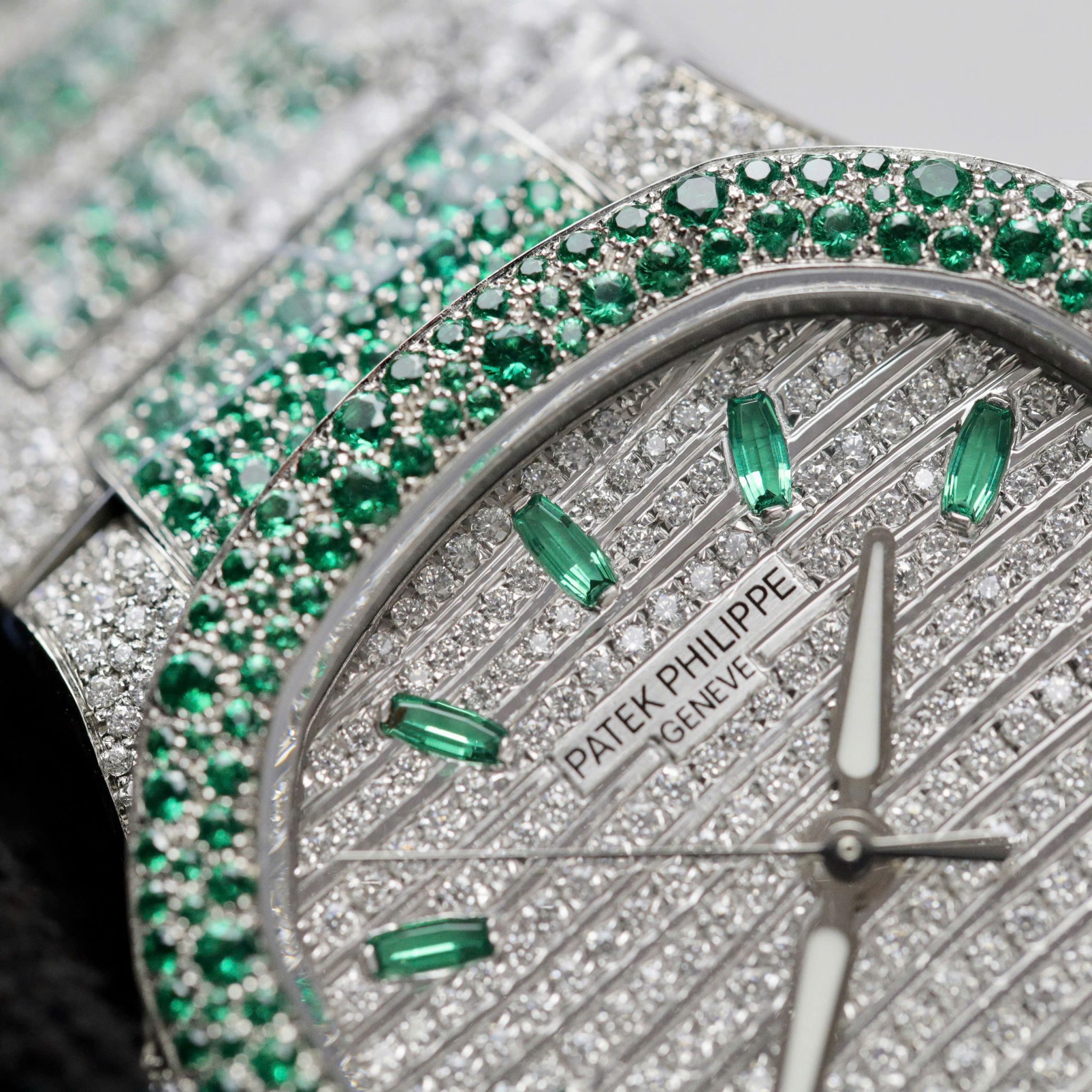 Patek Philippe Ladies Natilus 7118/1453G-001 Iced Out Moissanite Green Best Replica 35.2mm - Image 6