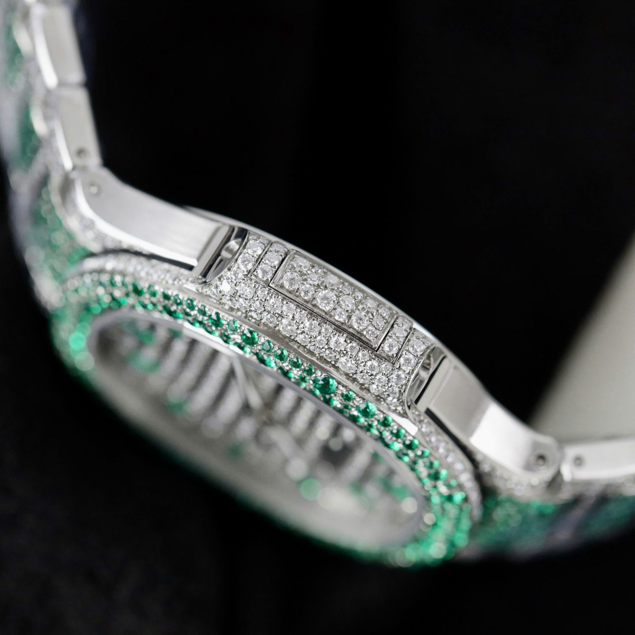 Patek Philippe Ladies Natilus 7118/1453G-001 Iced Out Moissanite Green Best Replica 35.2mm - Image 9