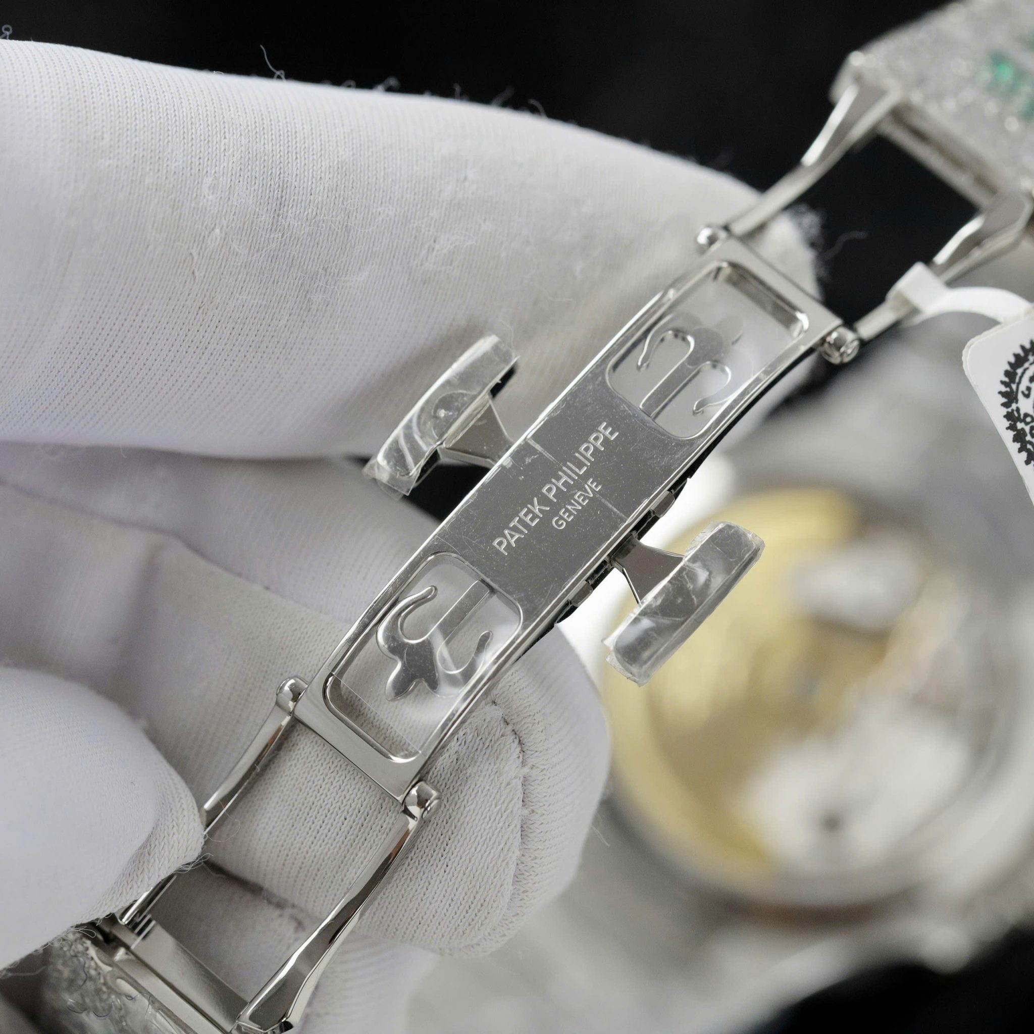 Patek Philippe Ladies Natilus 7118/1453G-001 Iced Out Moissanite Green Best Replica 35.2mm - Image 10