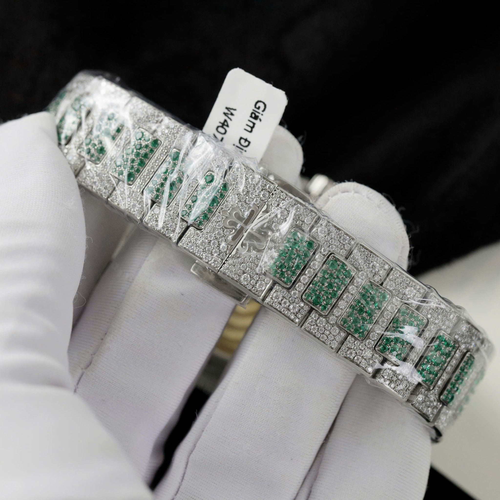 Patek Philippe Ladies Natilus 7118/1453G-001 Iced Out Moissanite Green Best Replica 35.2mm - Image 11