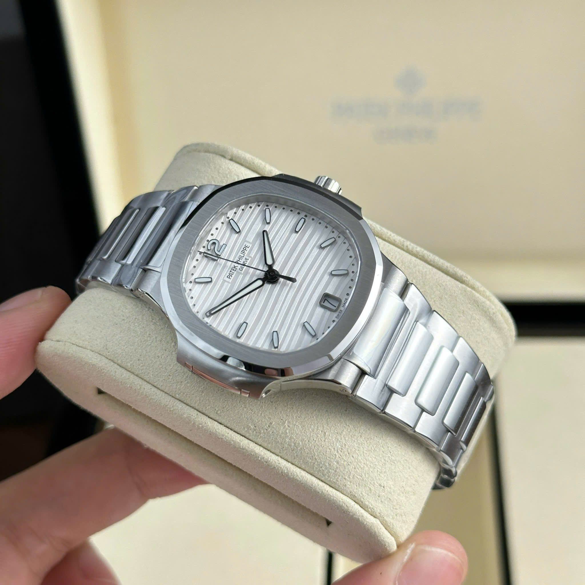 Patek Philippe Nautilus 7118/1A-010 Steel White Dial Best Clone 3KF 35.2mm - Image 3