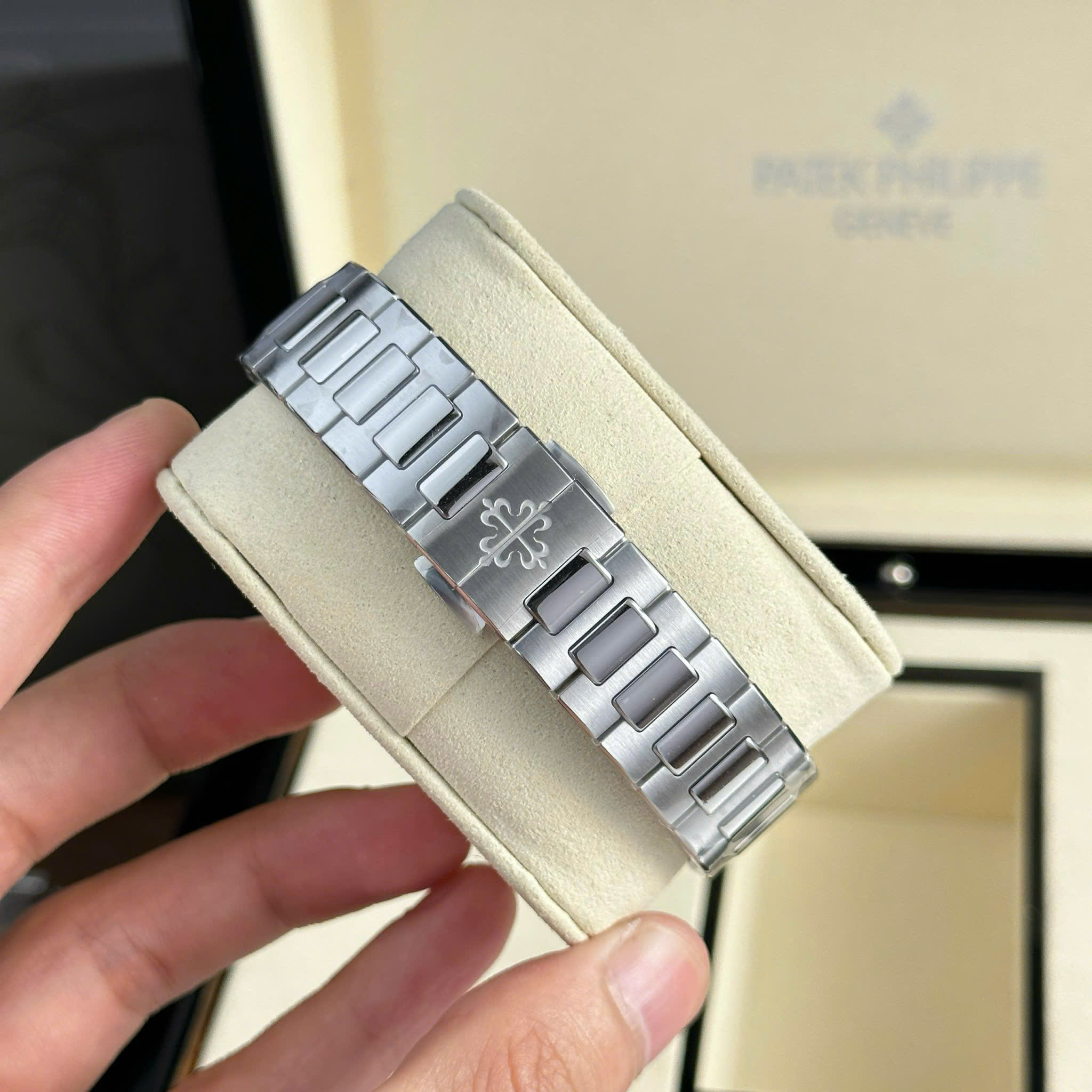 Patek Philippe Nautilus 7118/1A-010 Steel White Dial Best Clone 3KF 35.2mm - Image 11