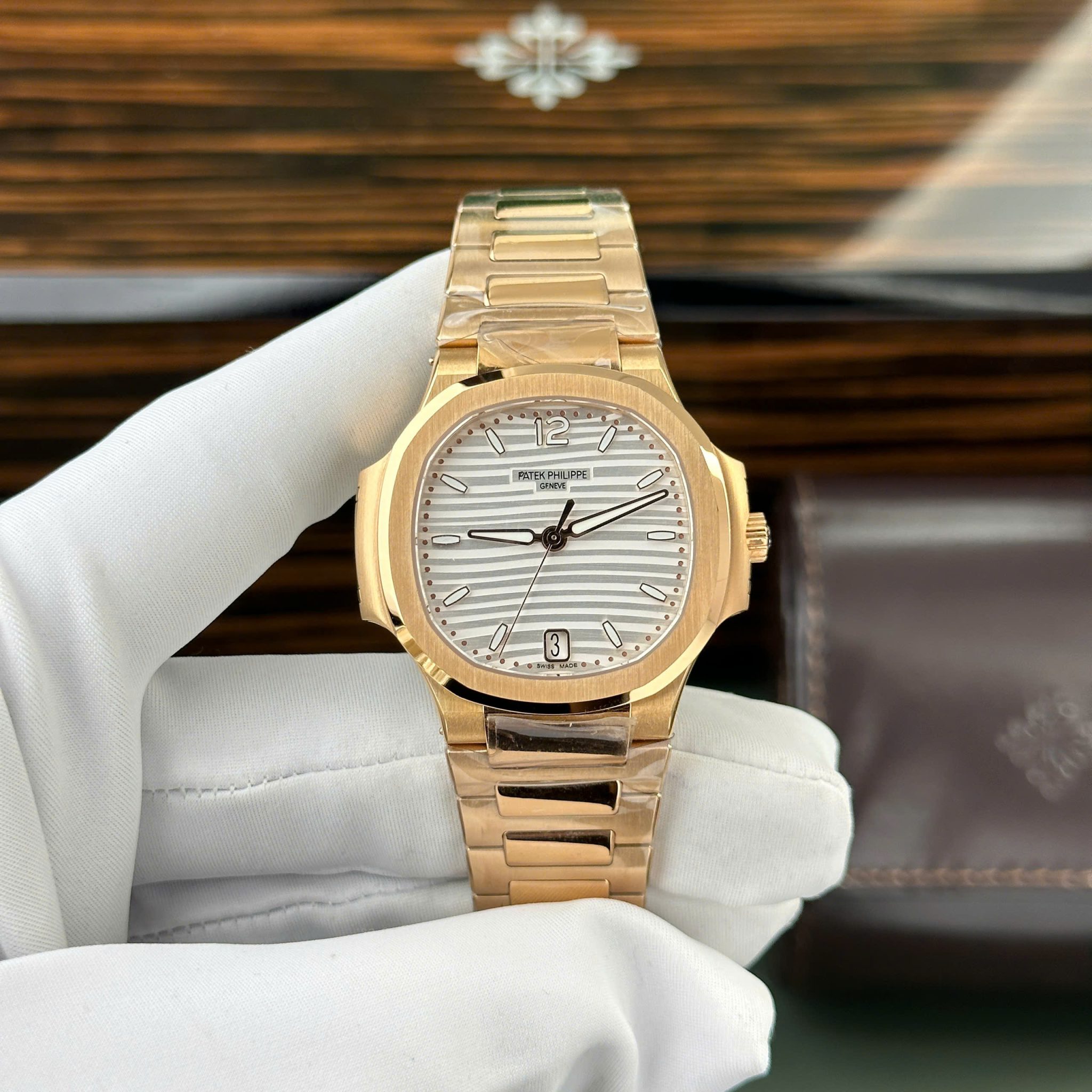 Patek Philippe Nautilus 7118/1R-001 Rose Gold White Dial Best Clone 3KF 35.2mm