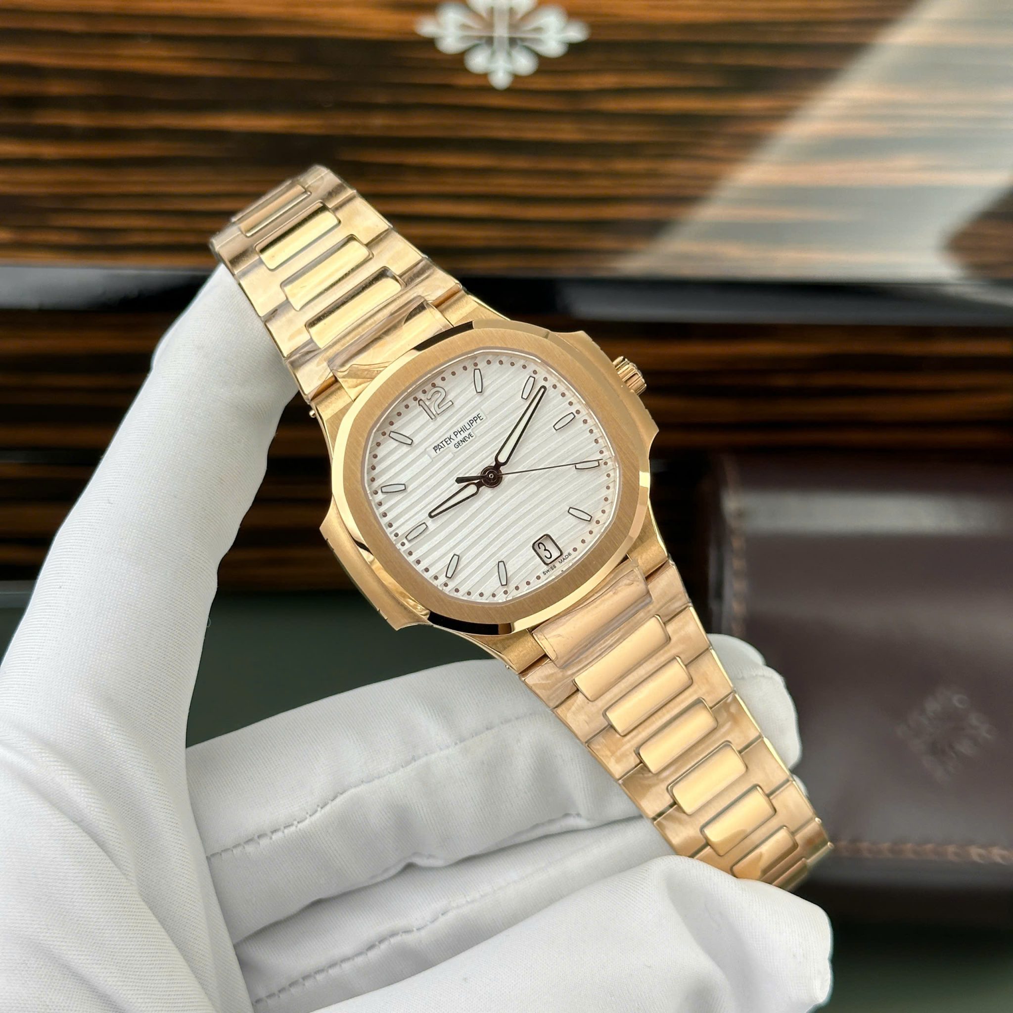 Patek Philippe Nautilus 7118/1R-001 Rose Gold White Dial Best Clone 3KF 35.2mm - Image 2