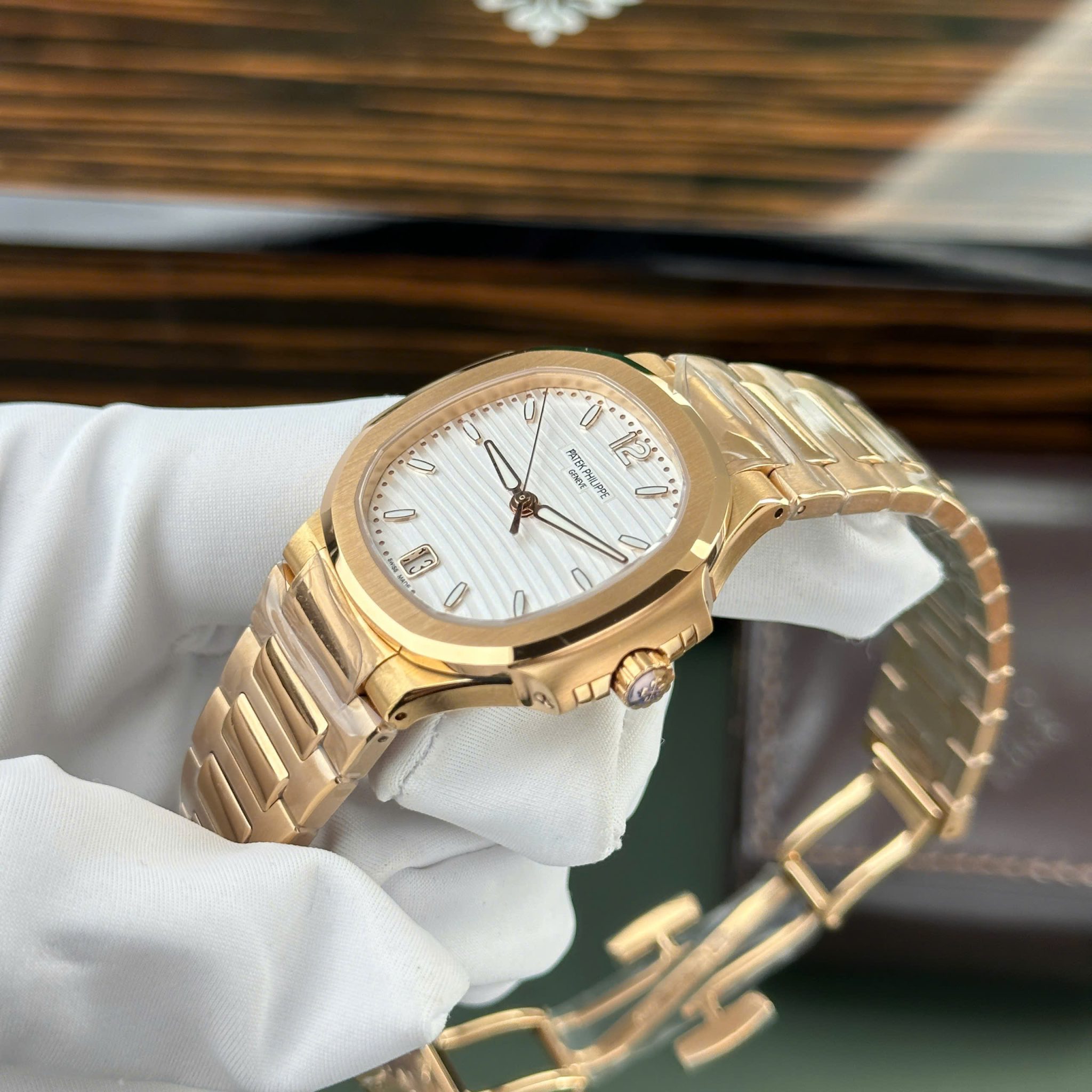 Patek Philippe Nautilus 7118/1R-001 Rose Gold White Dial Best Clone 3KF 35.2mm - Image 3