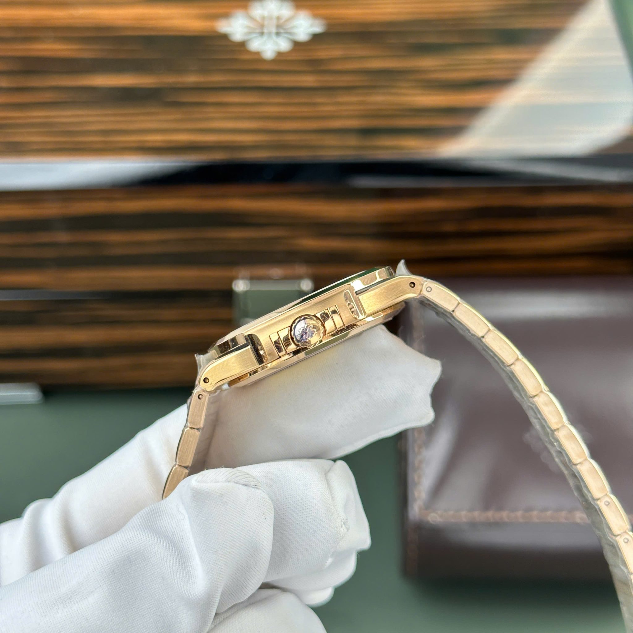 Patek Philippe Nautilus 7118/1R-001 Rose Gold White Dial Best Clone 3KF 35.2mm - Image 5