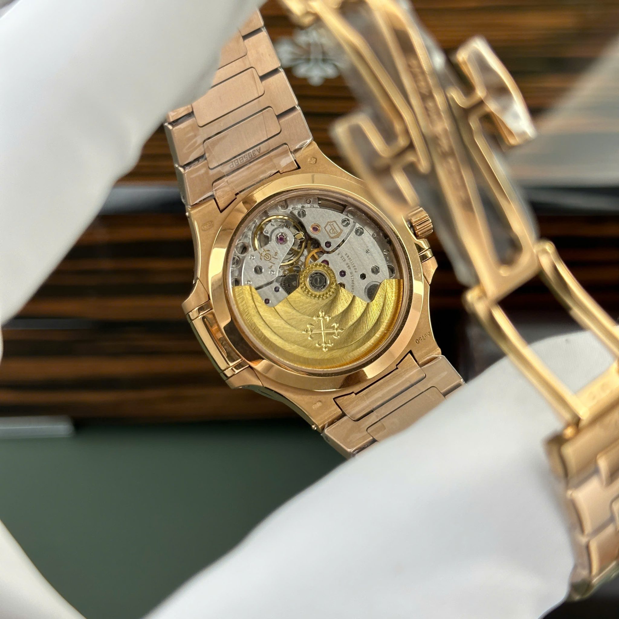 Patek Philippe Nautilus 7118/1R-001 Rose Gold White Dial Best Clone 3KF 35.2mm - Image 7