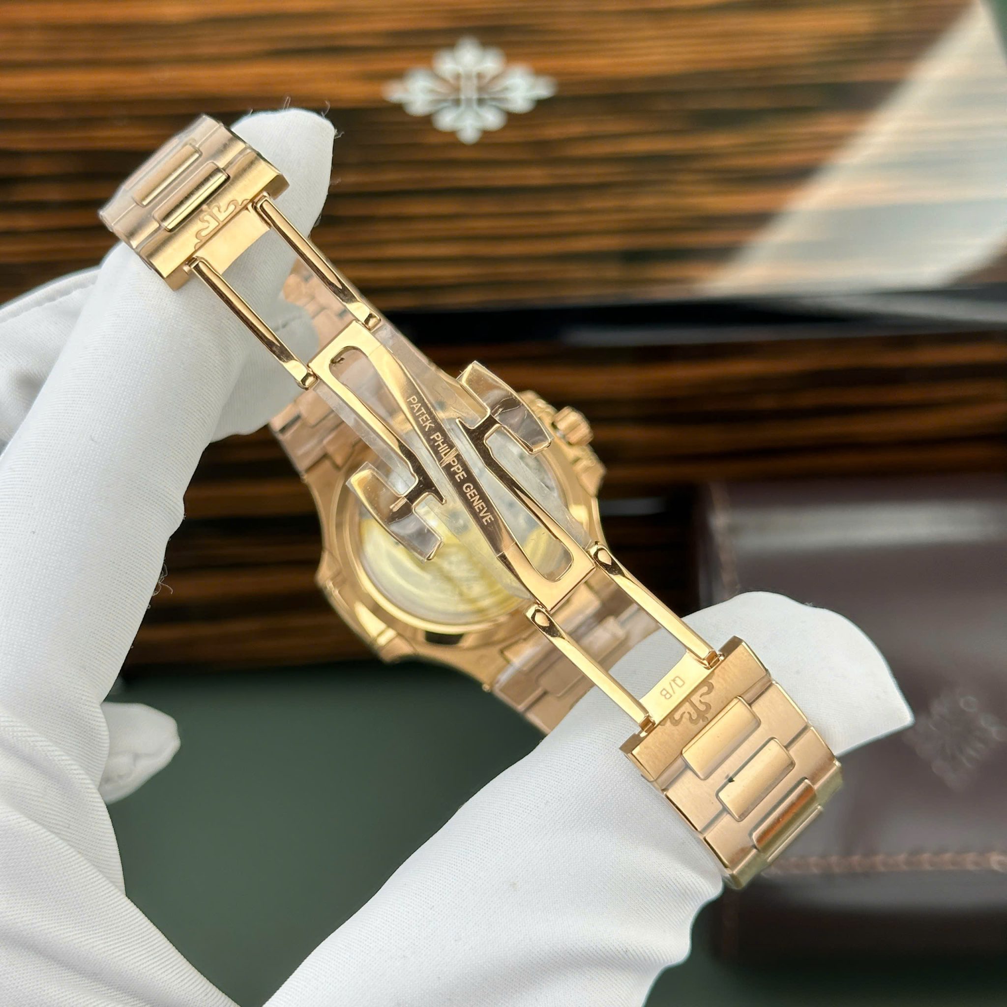 Patek Philippe Nautilus 7118/1R-001 Rose Gold White Dial Best Clone 3KF 35.2mm - Image 8