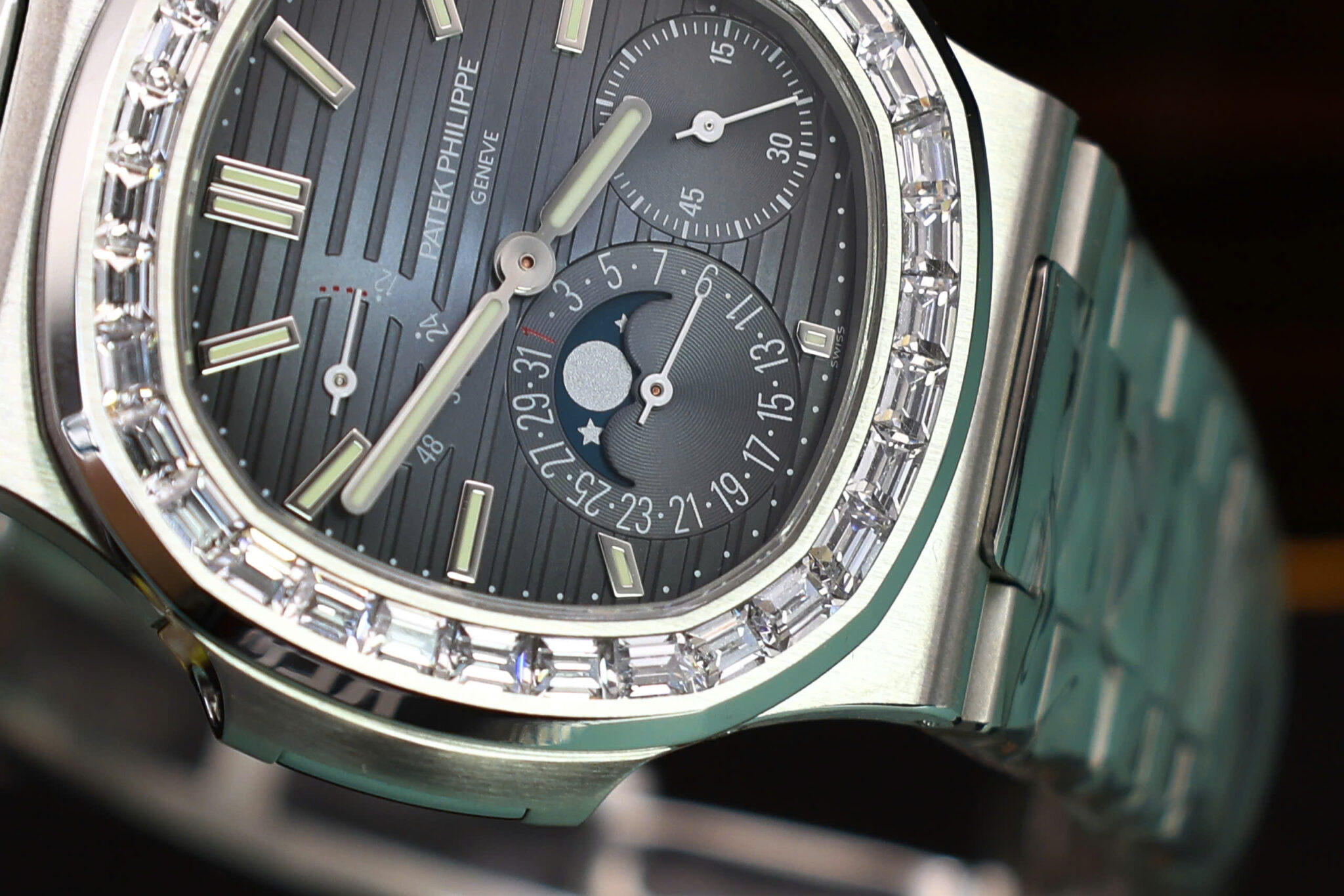Patek Philippe Nautilus 5712 Blue Dial Baguette Stone Bezel Bracelet Full Functions PPF Best Replica 40mm - Image 4