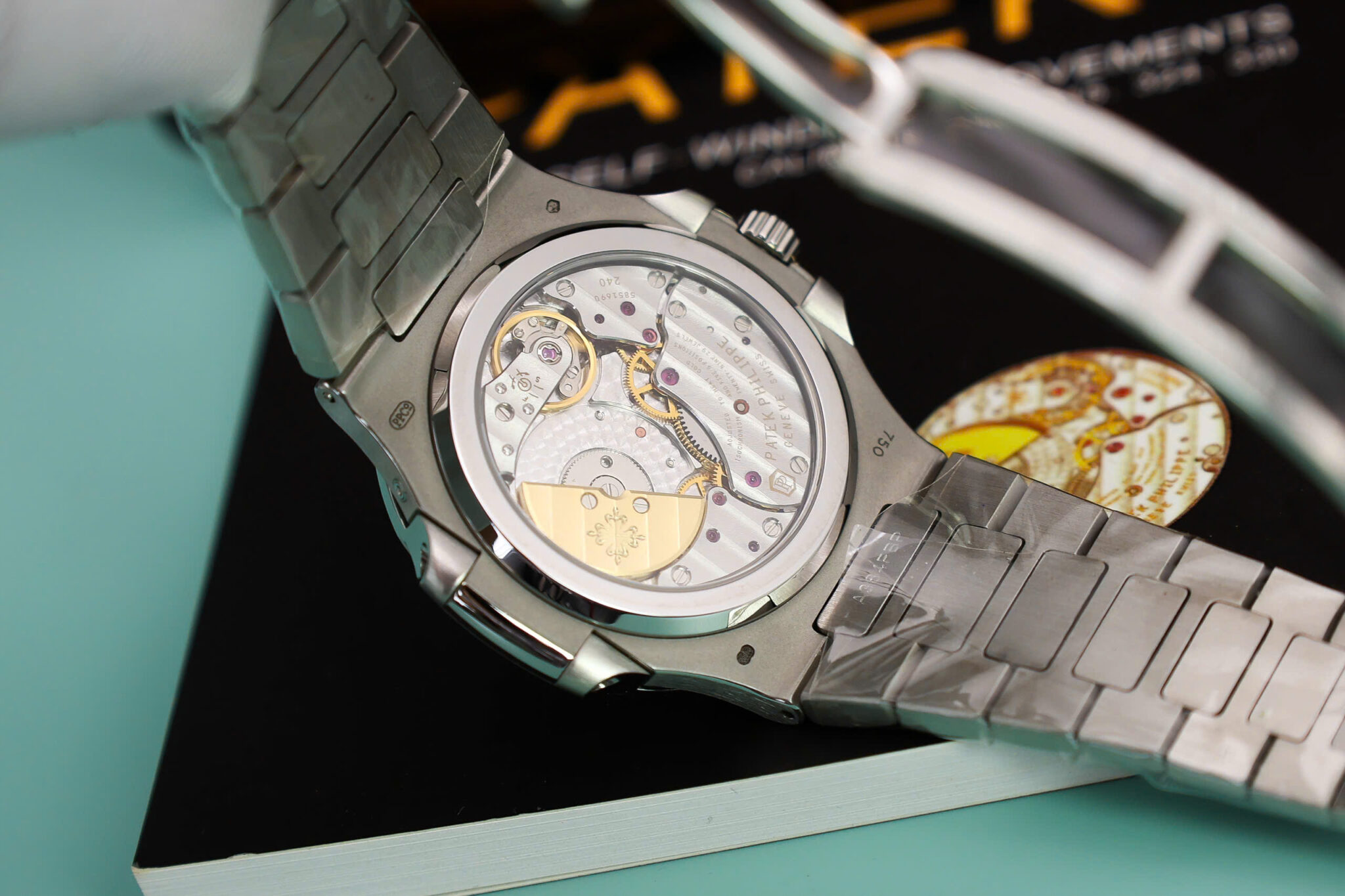 Patek Philippe Nautilus 5712 Blue Dial Baguette Stone Bezel Bracelet Full Functions PPF Best Replica 40mm - Image 8