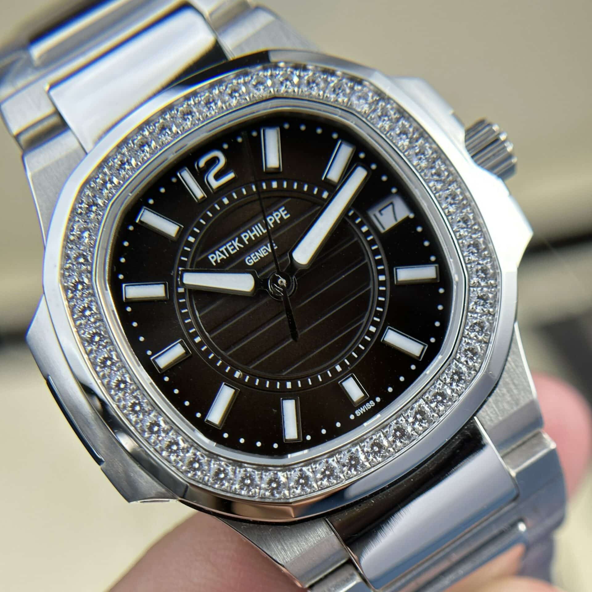 Patek Philippe Nautilus 7010 Brown Dial Diamond Bezel Lady Swiss Quartz Best Replica 32mm - Image 4