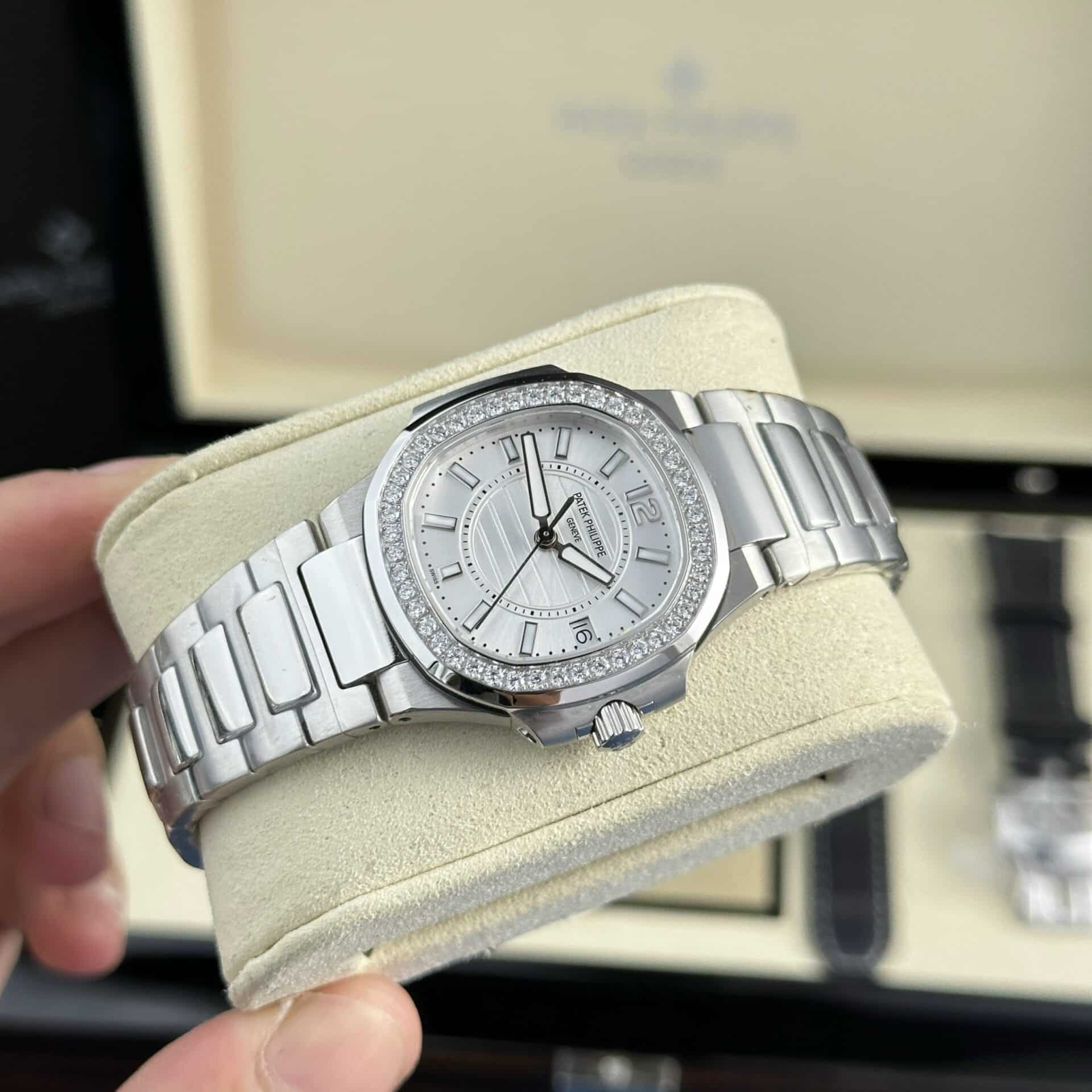 Patek Philippe Nautilus 7010/1G-001 Silver Dial Diamond Bezel Lady Quartz Best Replica 32mm - Image 3
