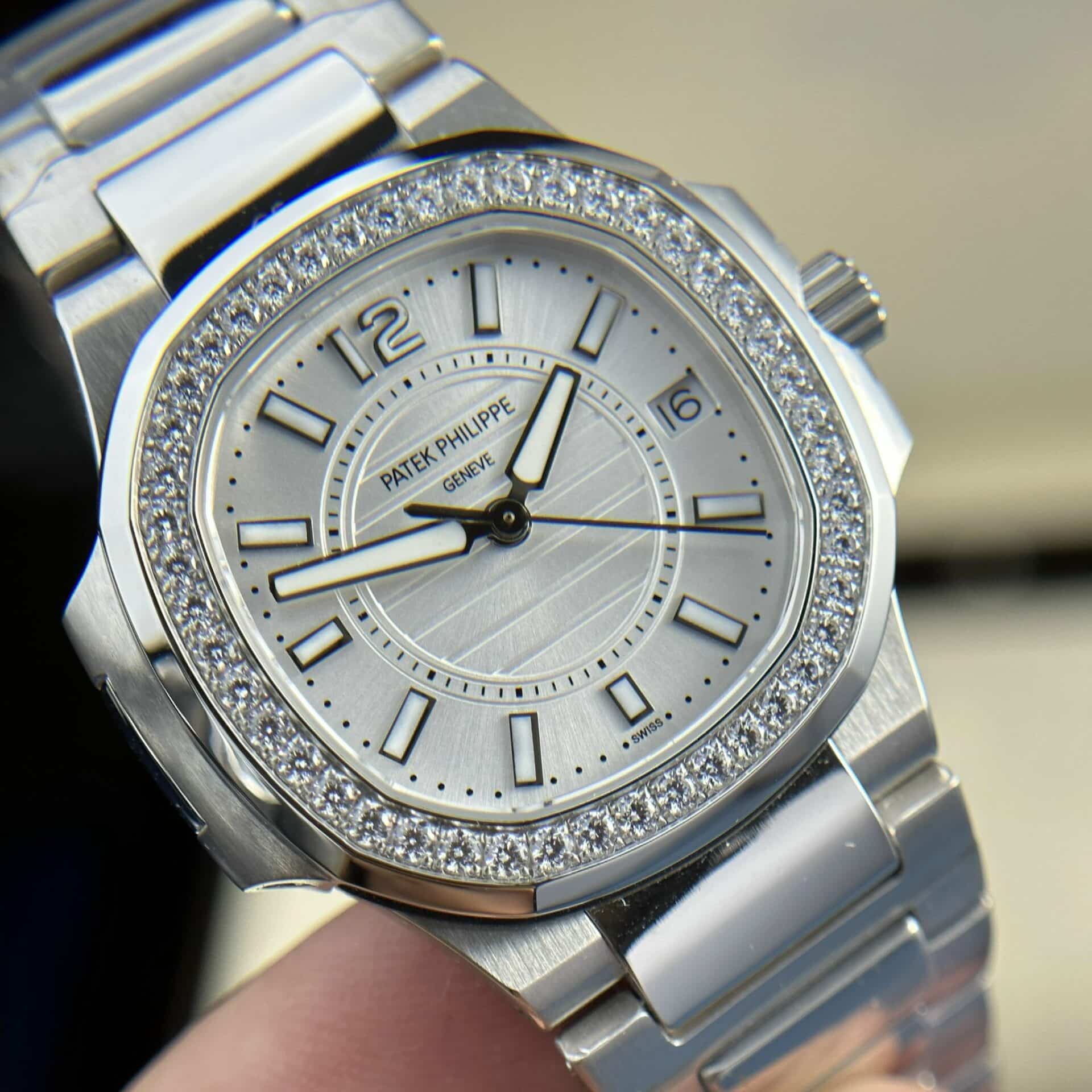 Patek Philippe Nautilus 7010/1G-001 Silver Dial Diamond Bezel Lady Quartz Best Replica 32mm - Image 4