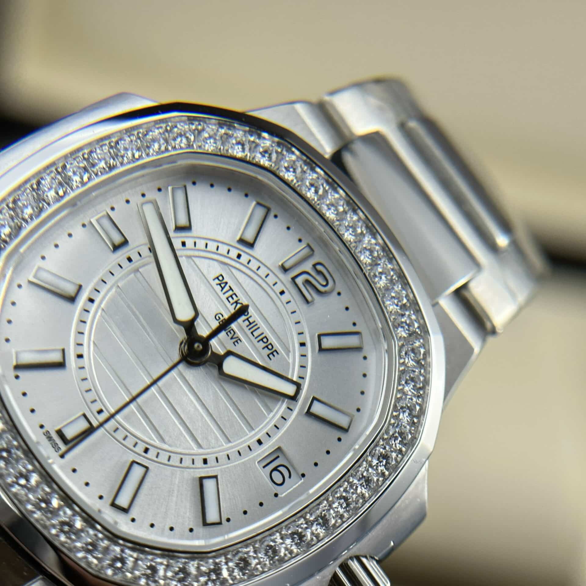 Patek Philippe Nautilus 7010/1G-001 Silver Dial Diamond Bezel Lady Quartz Best Replica 32mm - Image 5