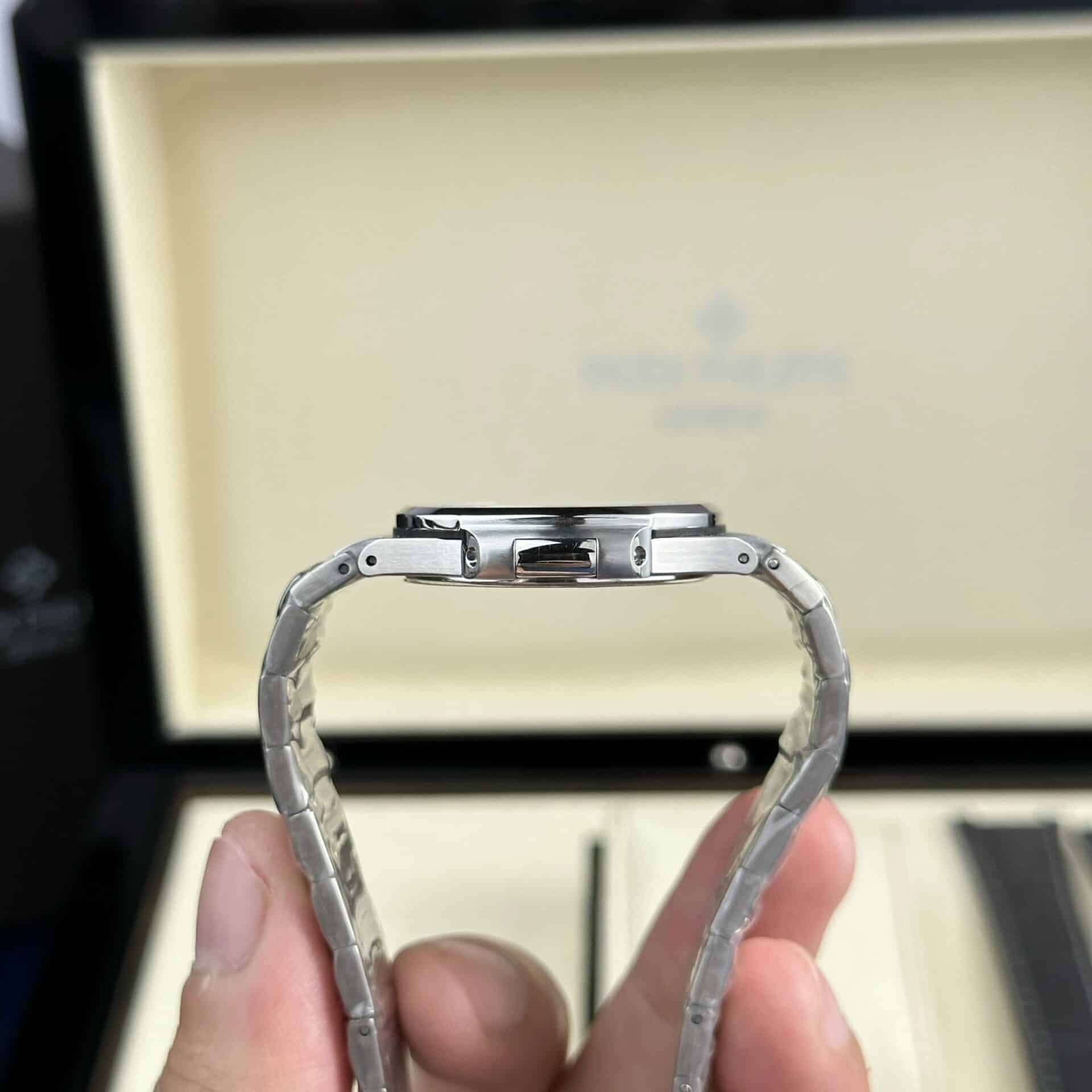 Patek Philippe Nautilus 7010/1G-001 Silver Dial Diamond Bezel Lady Quartz Best Replica 32mm - Image 7