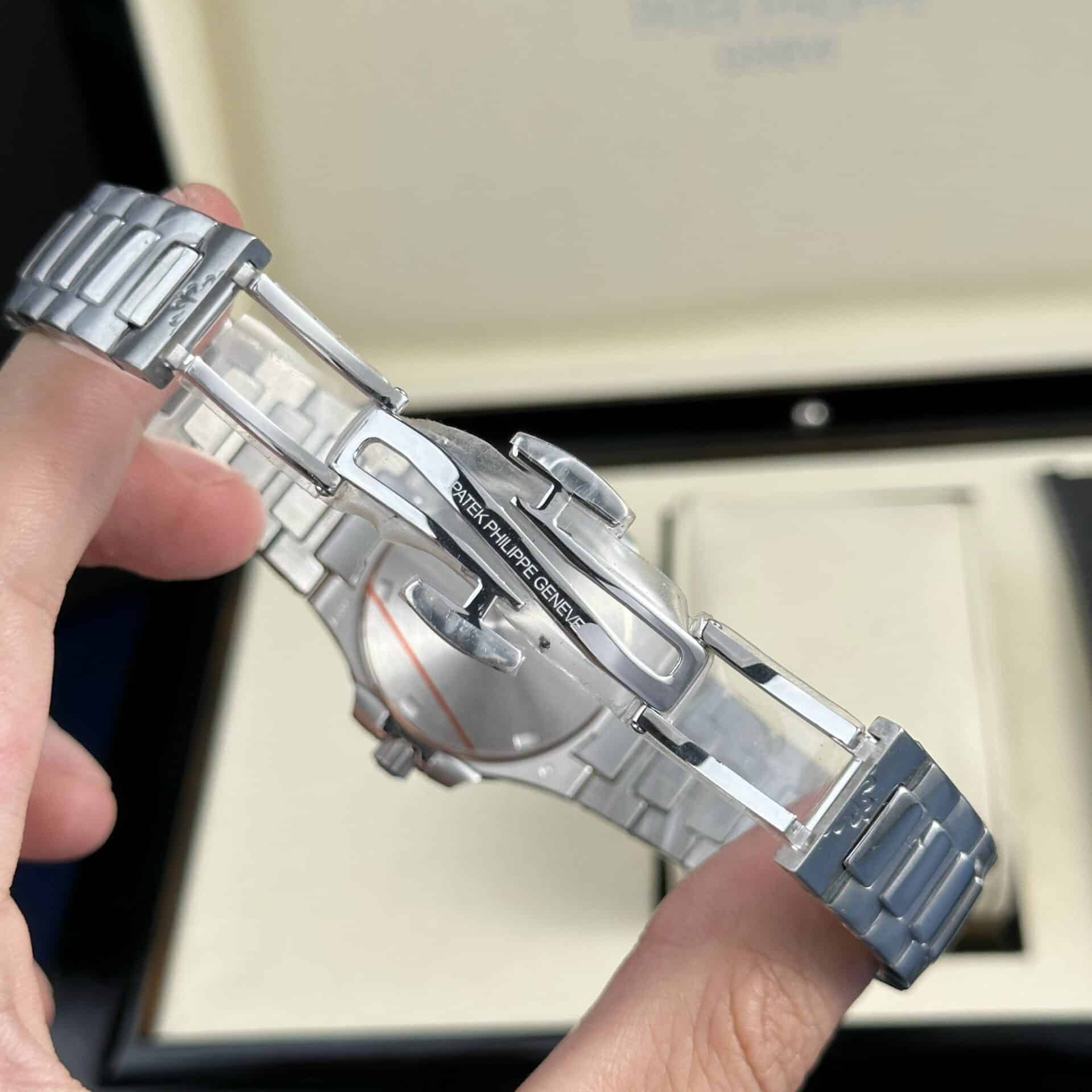 Patek Philippe Nautilus 7010/1G-001 Silver Dial Diamond Bezel Lady Quartz Best Replica 32mm - Image 9