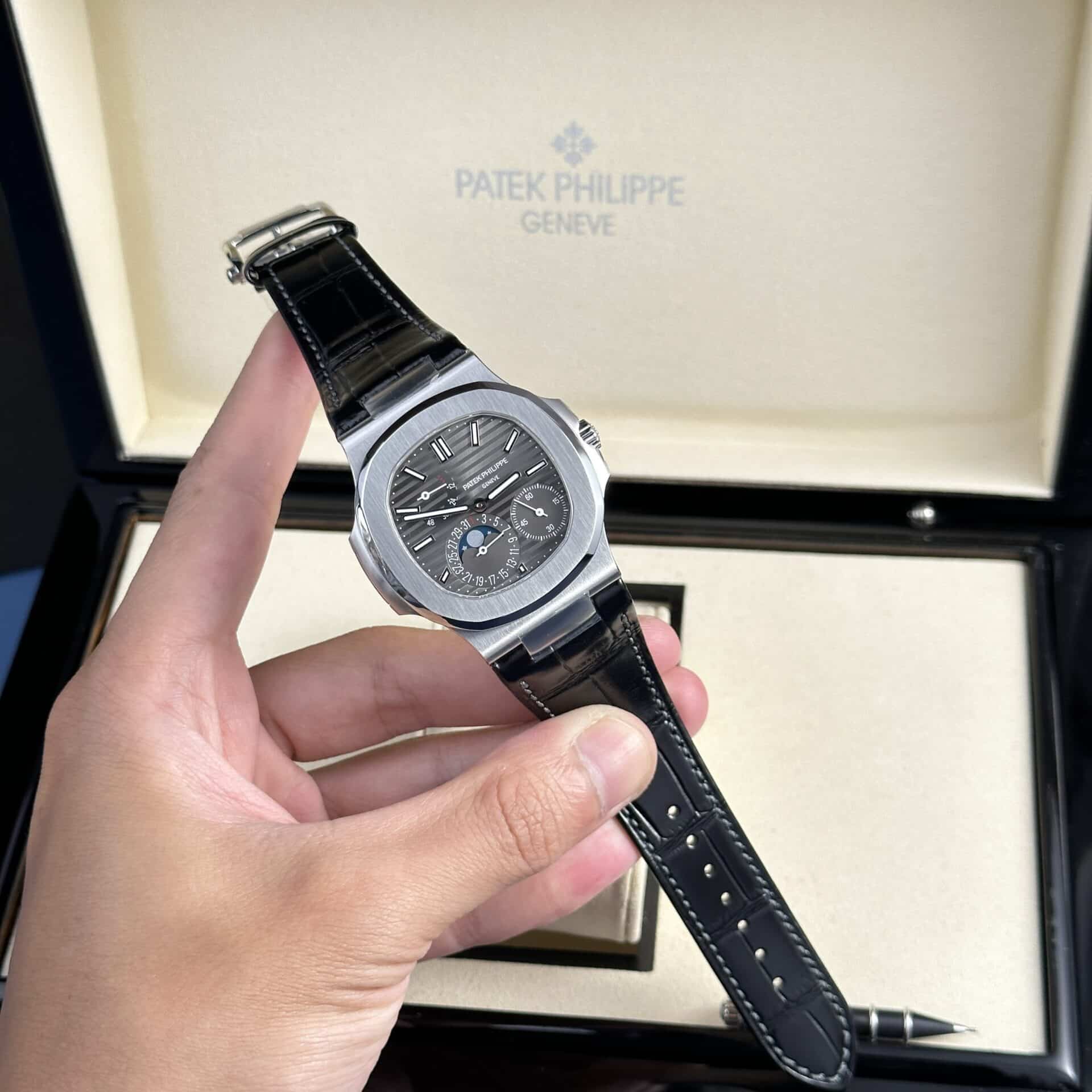 Patek Philippe Nautilus 5712G-001 Grey Dial Leather Best Quality Replica PPF V2 40mm - Image 3