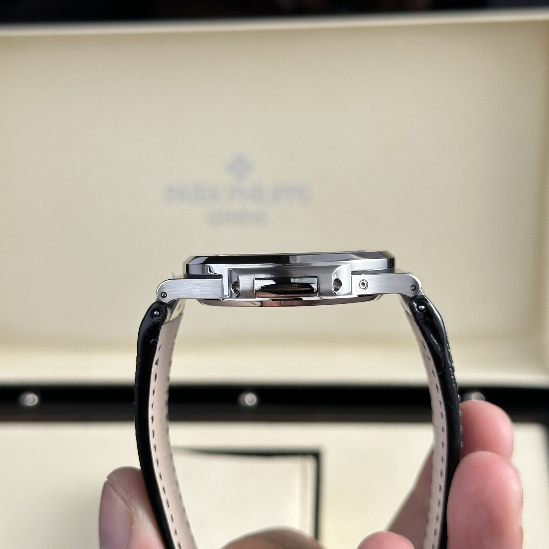 Patek Philippe Nautilus 5712G-001 Grey Dial Leather Best Quality Replica PPF V2 40mm - Image 8