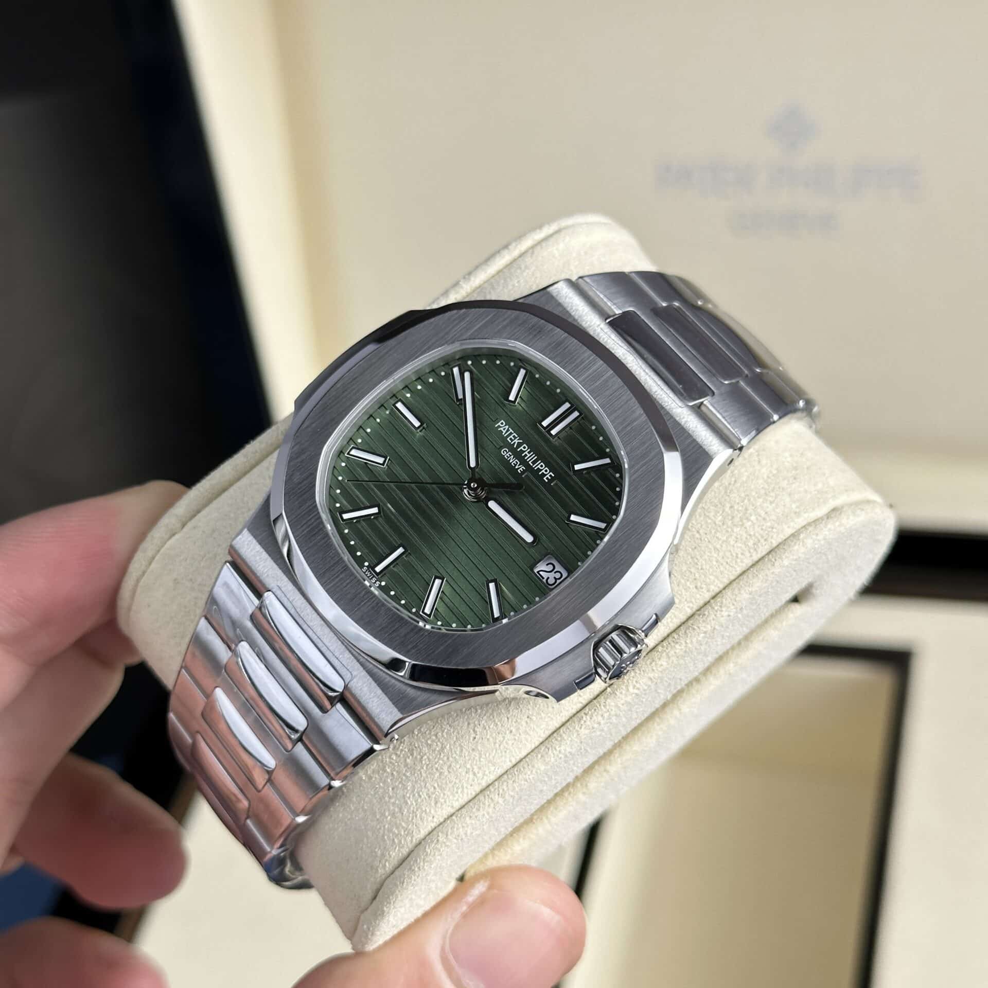 Patek Philippe Nautilus 5711/1A-014 Steel Green Dial Best Replica 40mm - Image 2