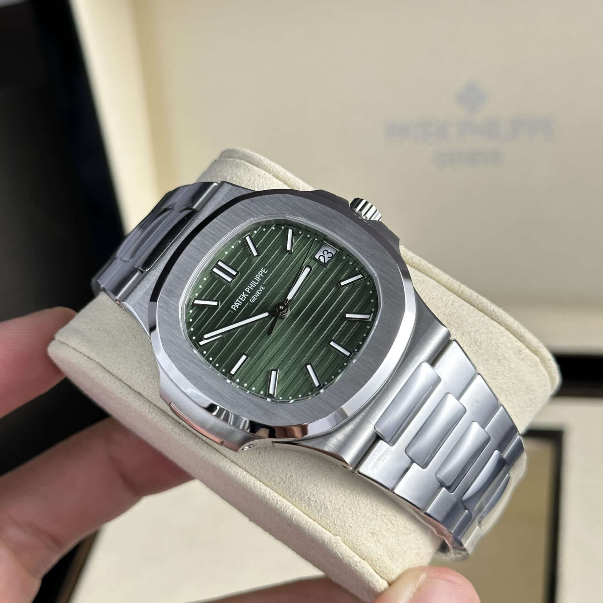 Patek Philippe Nautilus 5711/1A-014 Steel Green Dial Best Replica 40mm - Image 3