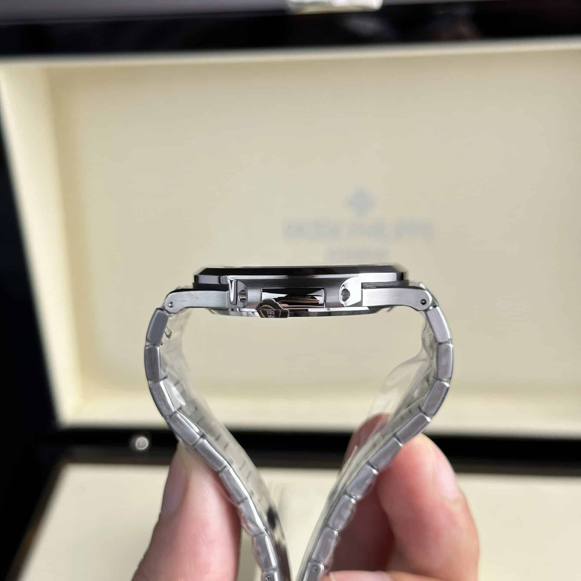 Patek Philippe Nautilus 5711/1A-014 Steel Green Dial Best Replica 40mm - Image 7