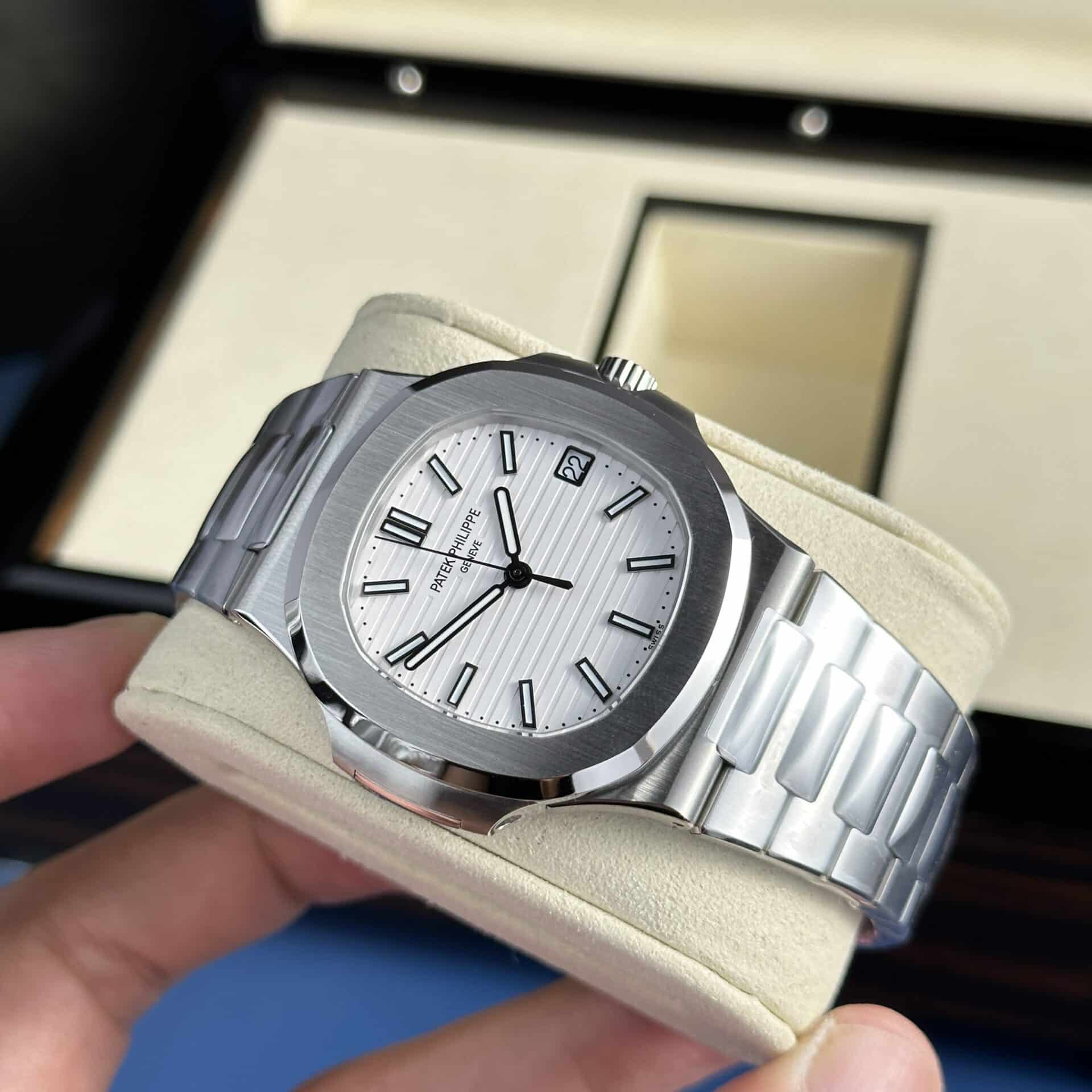 Patek Philippe Nautilus 5711/1A-011 White Dial Super Clone 40mm - Image 3