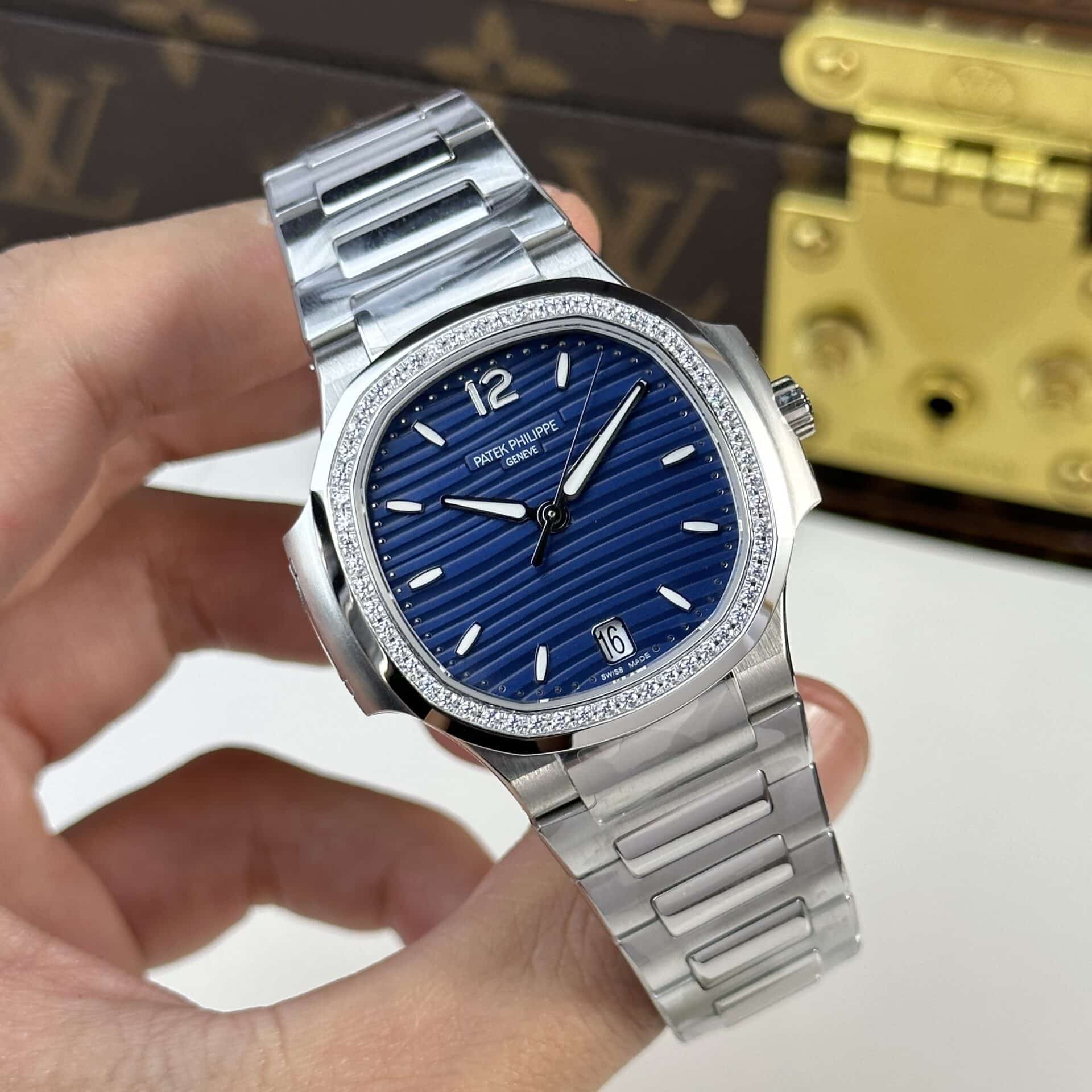 Patek Philippe Nautilus 7118/1200A-001 Blue Dial Diamond Bezel Best Replica 35.2mm - Image 2