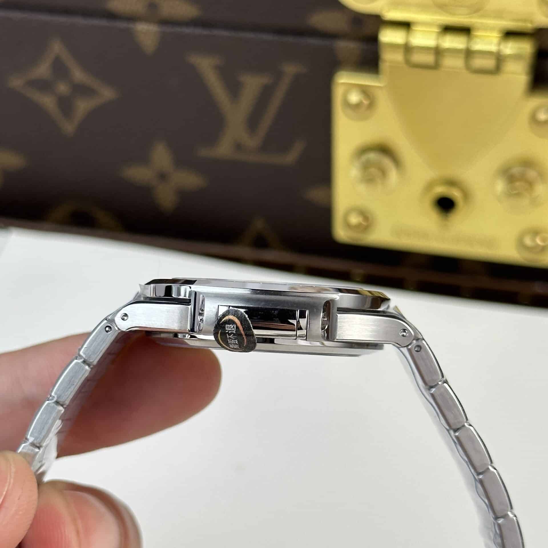 Patek Philippe Nautilus 7118/1200A-001 Blue Dial Diamond Bezel Best Replica 35.2mm - Image 6