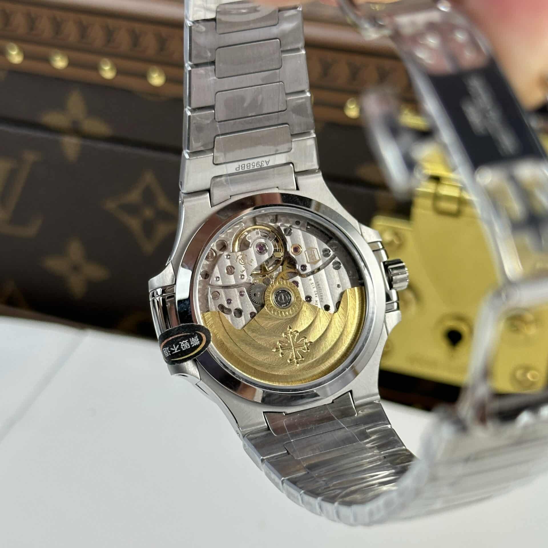 Patek Philippe Nautilus 7118/1200A-001 Blue Dial Diamond Bezel Best Replica 35.2mm - Image 8