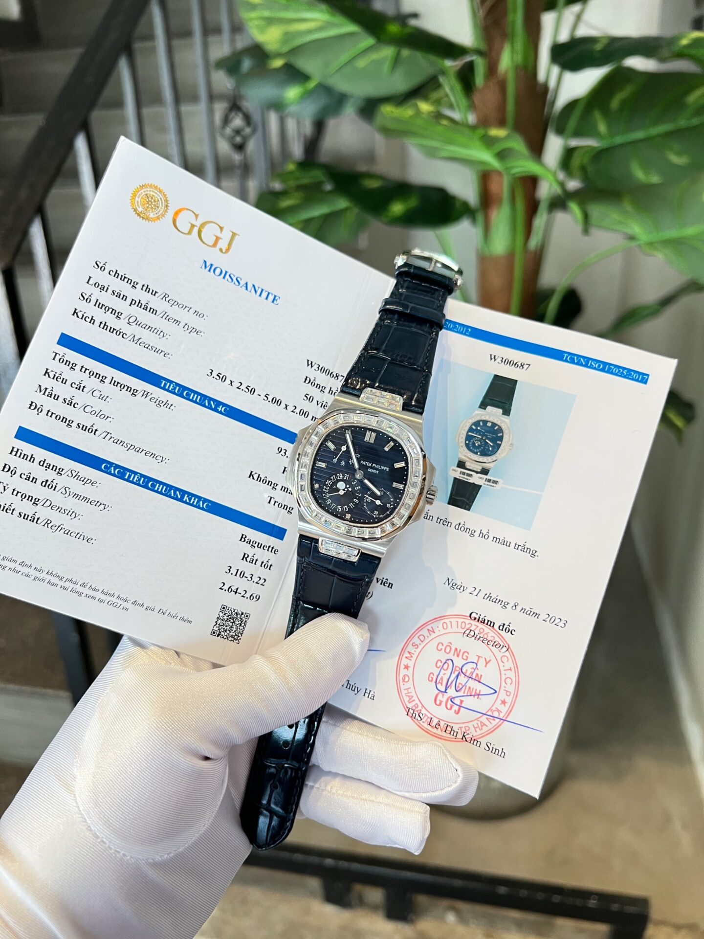 Patek Philippe Nautilus 5724G-001 Blue Dial Custom Moissanite HongKong 40mm