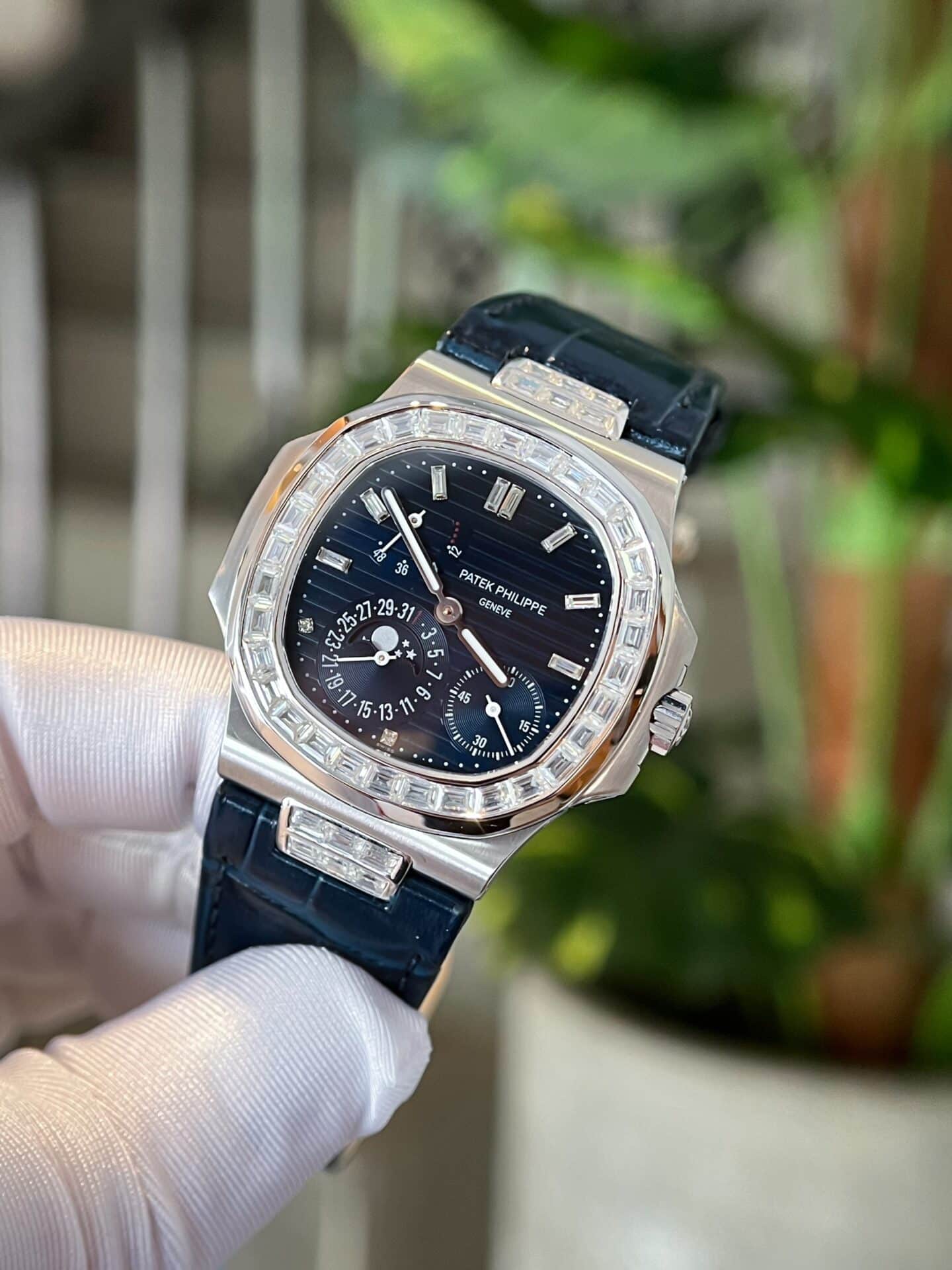 Patek Philippe Nautilus 5724G-001 Blue Dial Custom Moissanite HongKong 40mm - Image 3