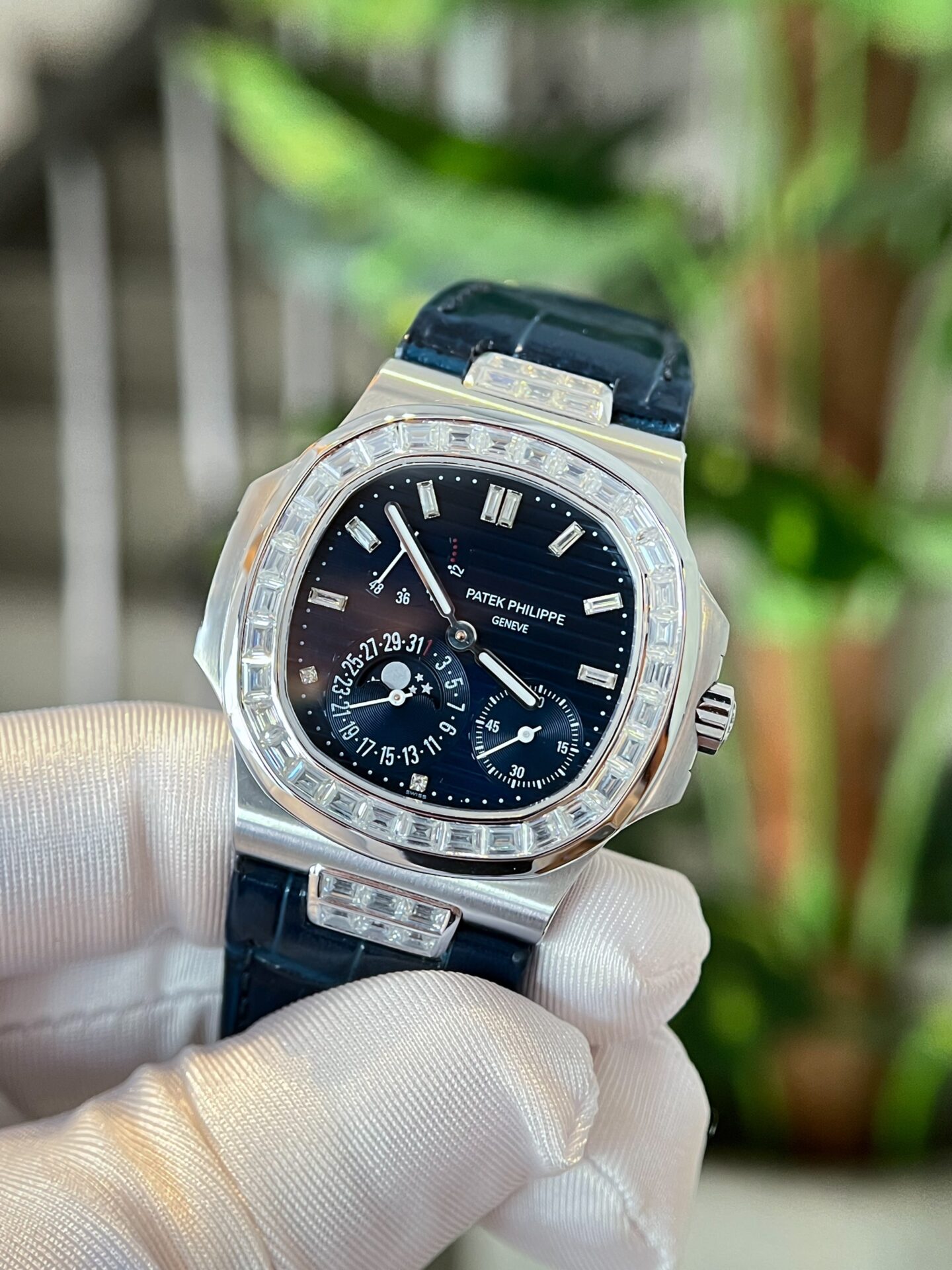 Patek Philippe Nautilus 5724G-001 Blue Dial Custom Moissanite HongKong 40mm - Image 5