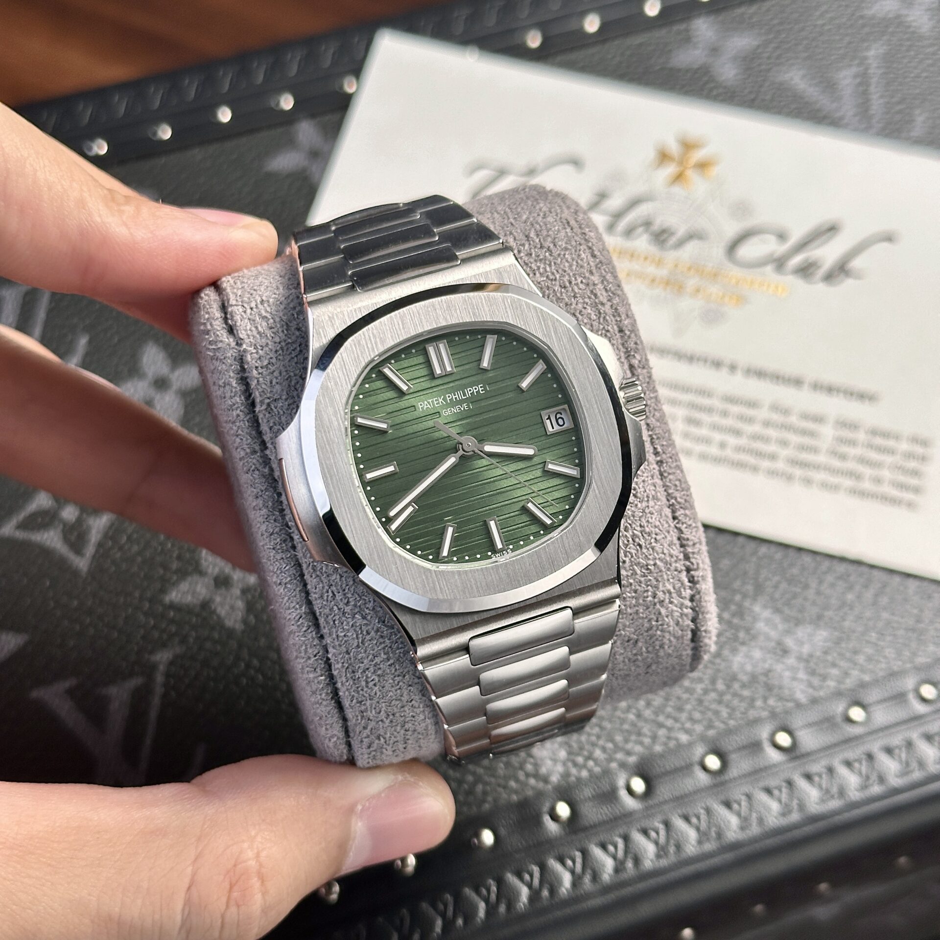 Patek Philippe Nautilus 5711 Olive Green Dial Replica 40mm - Image 2