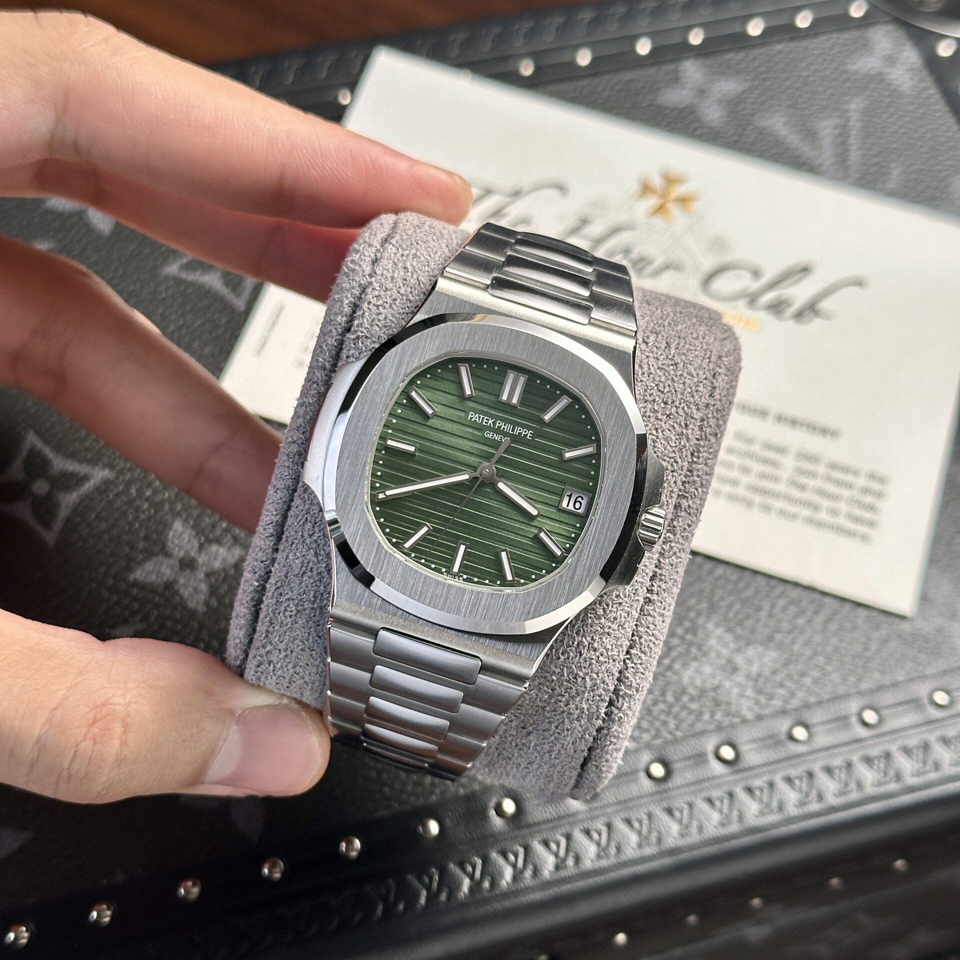 Patek Philippe Nautilus 5711 Olive Green Dial Replica 40mm - Image 3