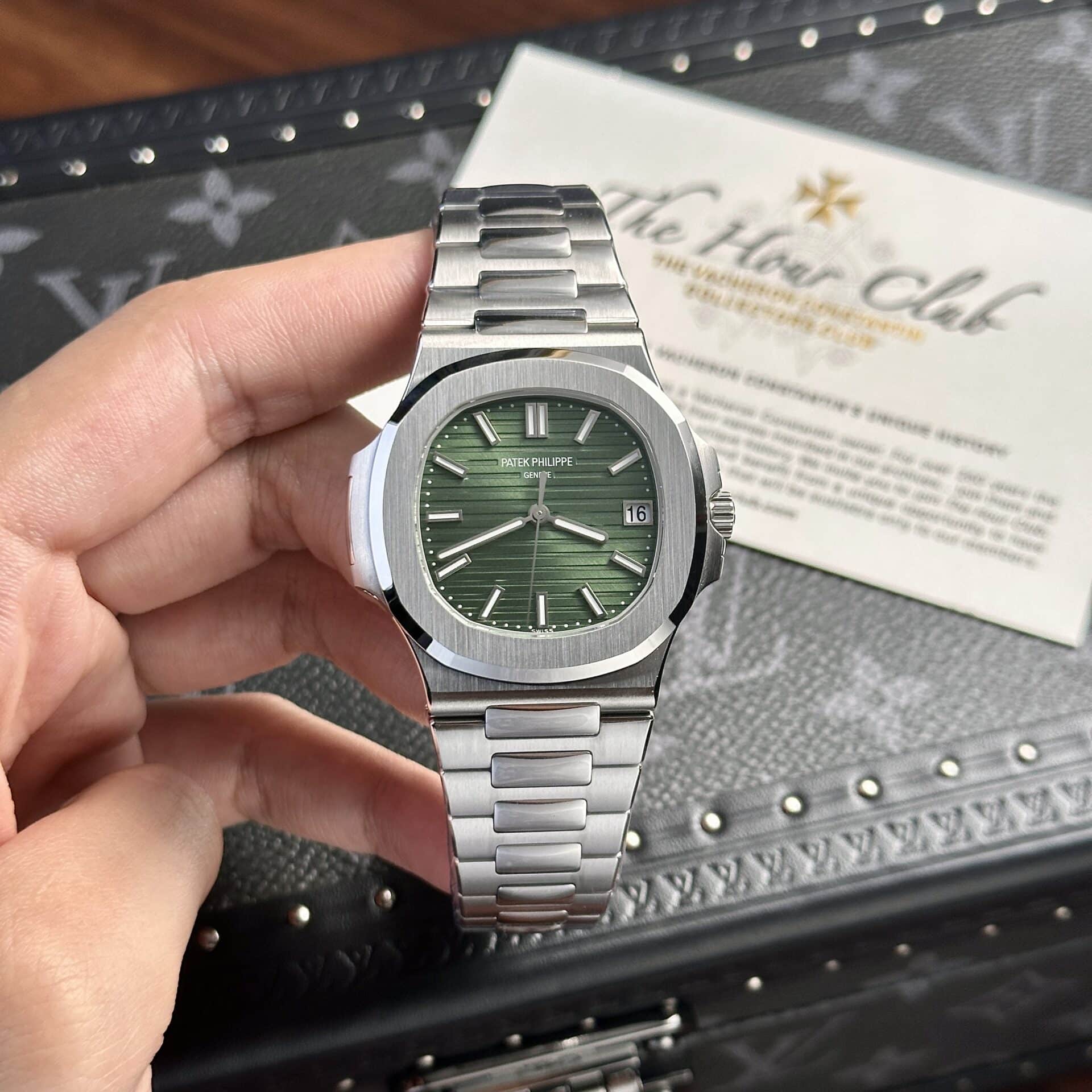 Patek Philippe Nautilus 5711 Olive Green Dial Replica 40mm - Image 4
