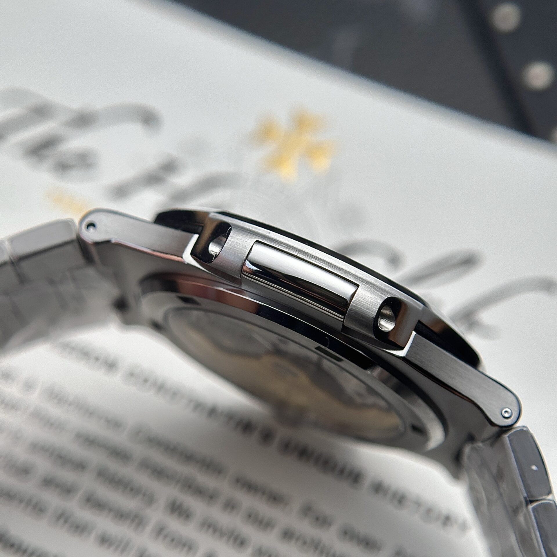 Patek Philippe Nautilus 5711 Olive Green Dial Replica 40mm - Image 6