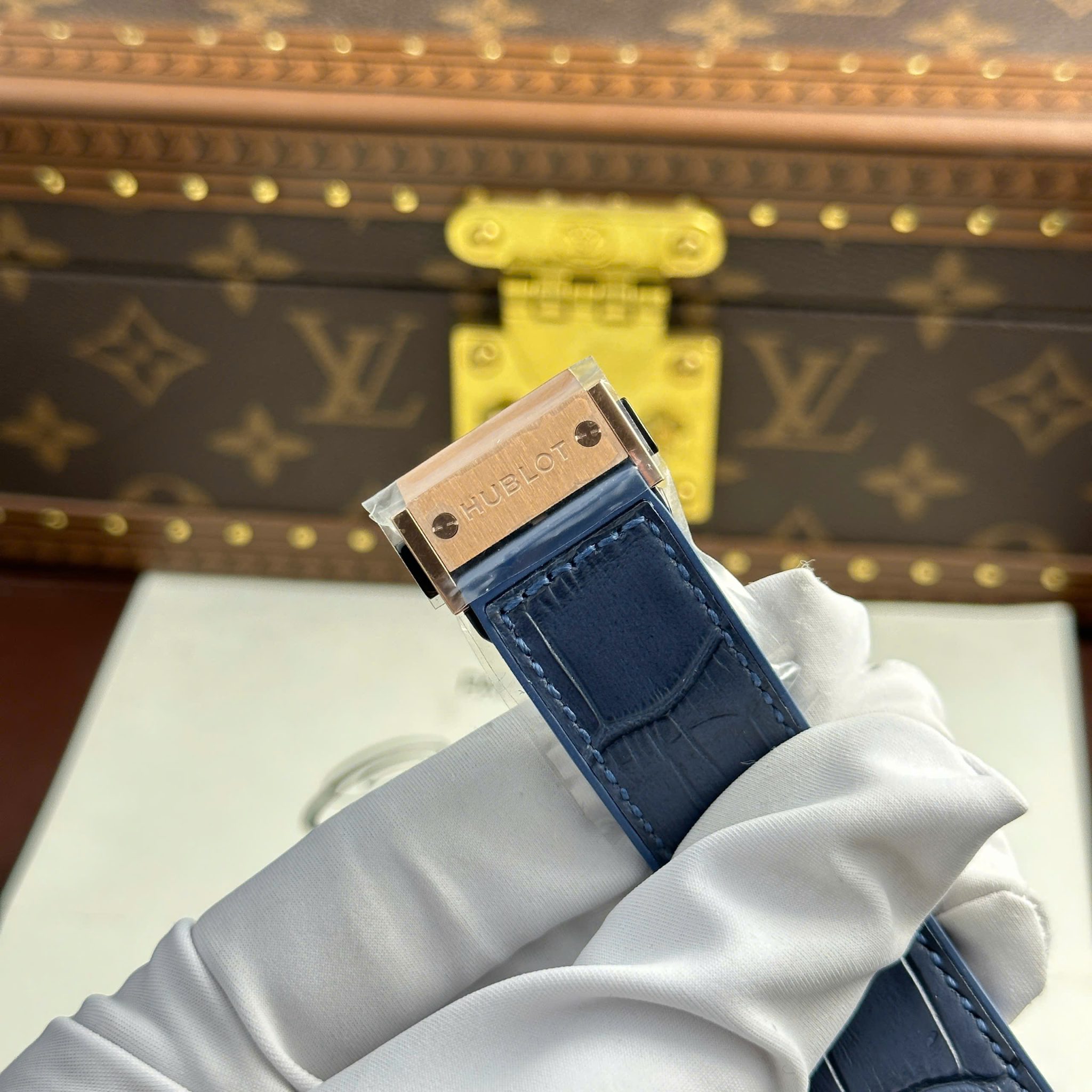 Hublot Classic Fusion King Gold Blue Dial Best Replica JJF 42mm - Image 9