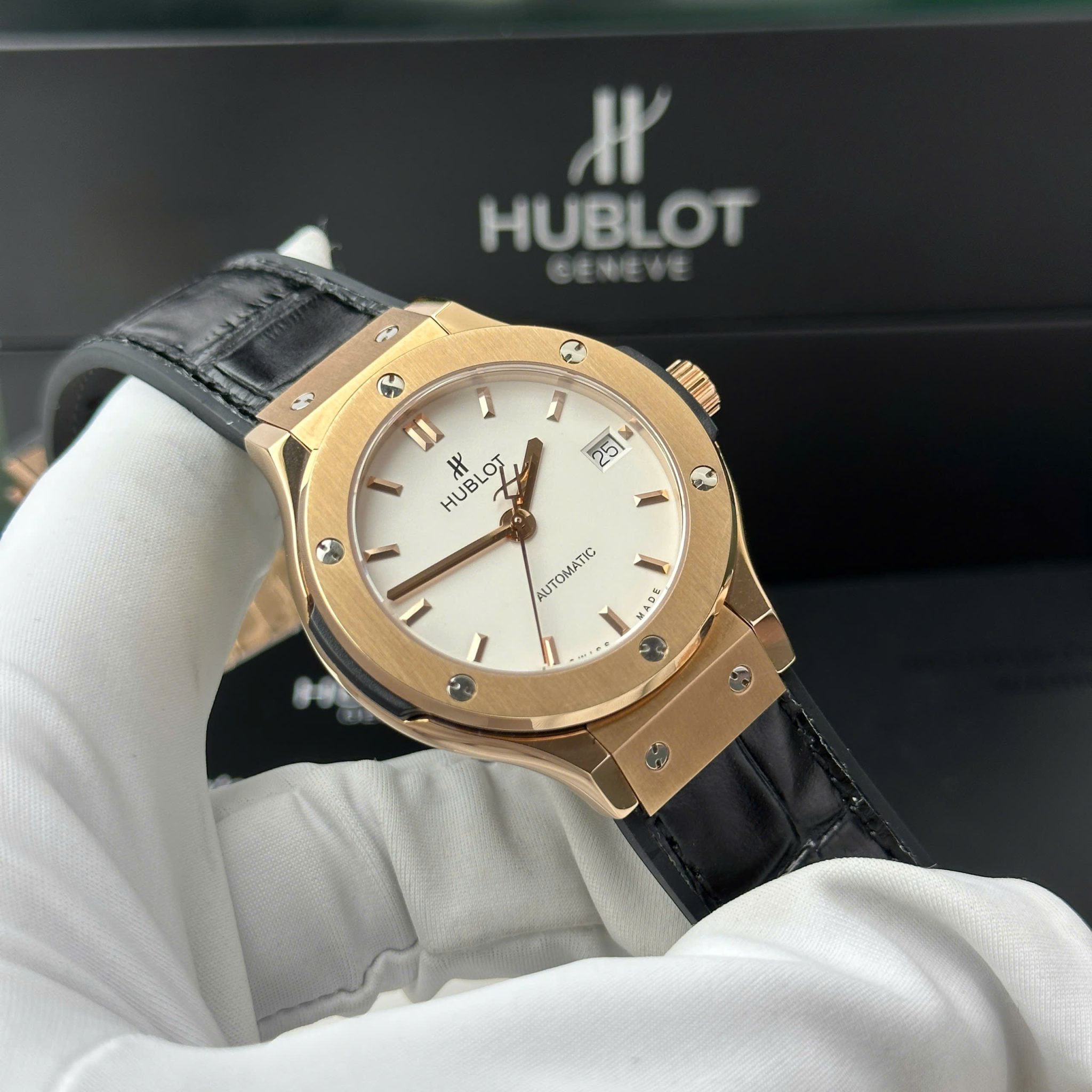 Hublot Classic Fusion King Gold White Dial Black Leather Strap Replica 38mm - Image 3