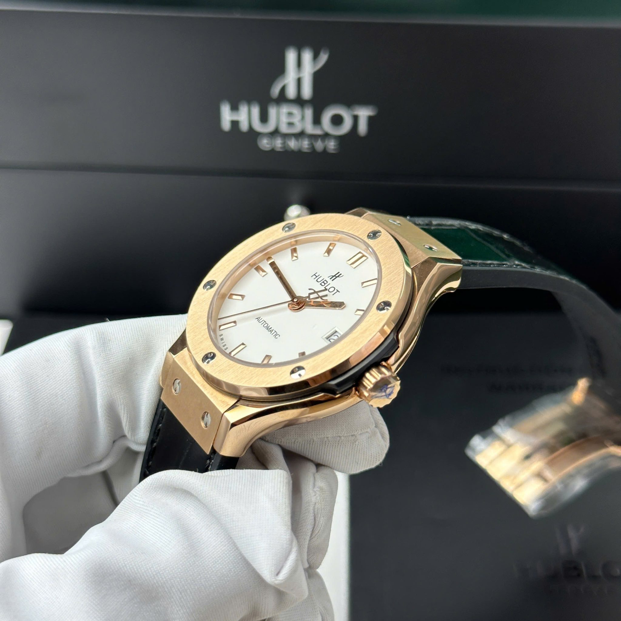 Hublot Classic Fusion King Gold White Dial Black Leather Strap Replica 38mm - Image 4